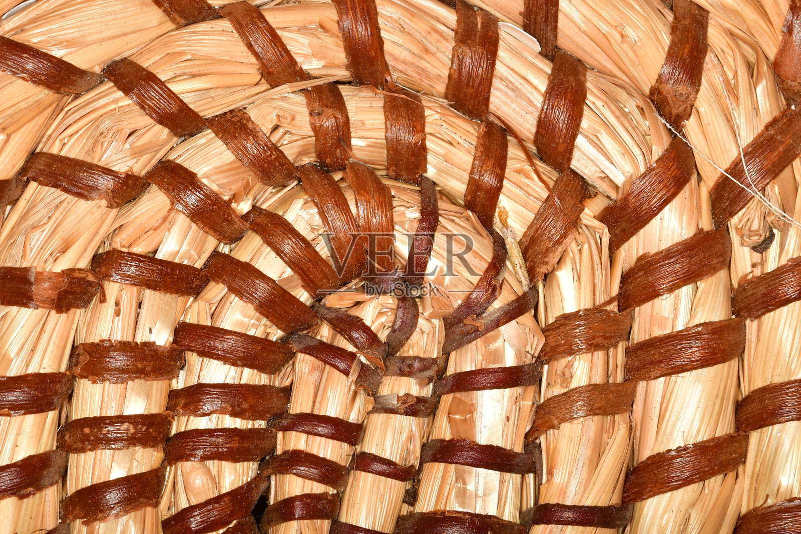 芦苇编织的篮子照片摄影图片