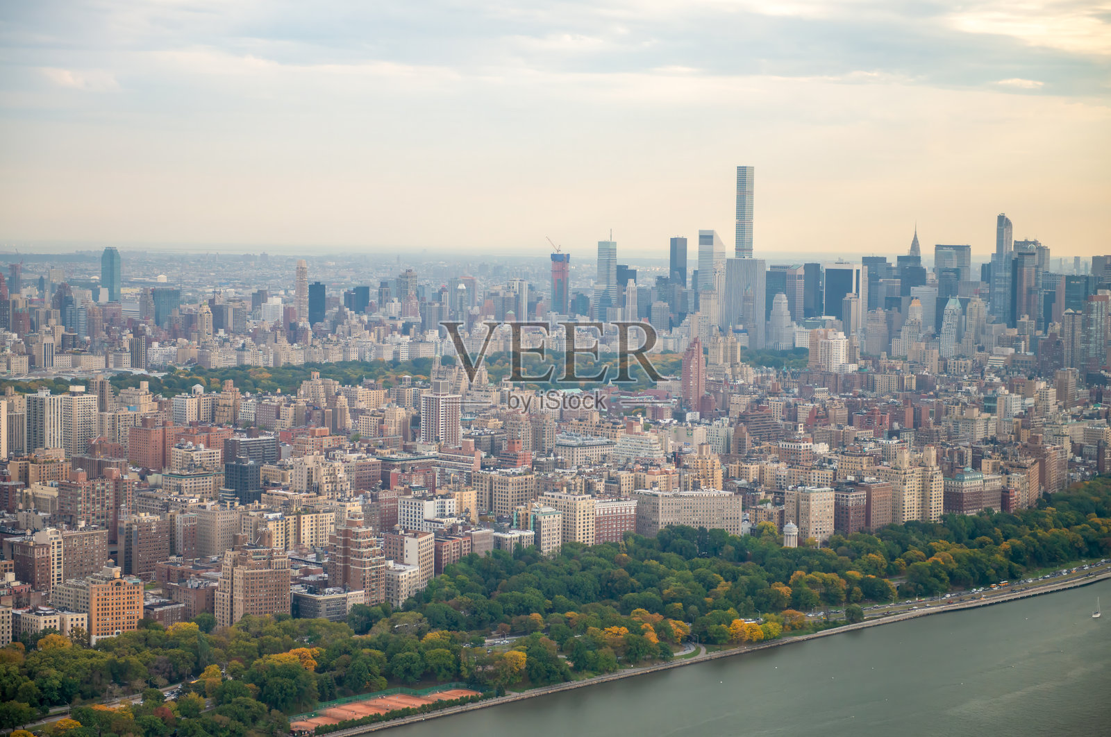 曼哈顿的壮观直升机视角,纽约市的鸟瞰图照片摄影图片