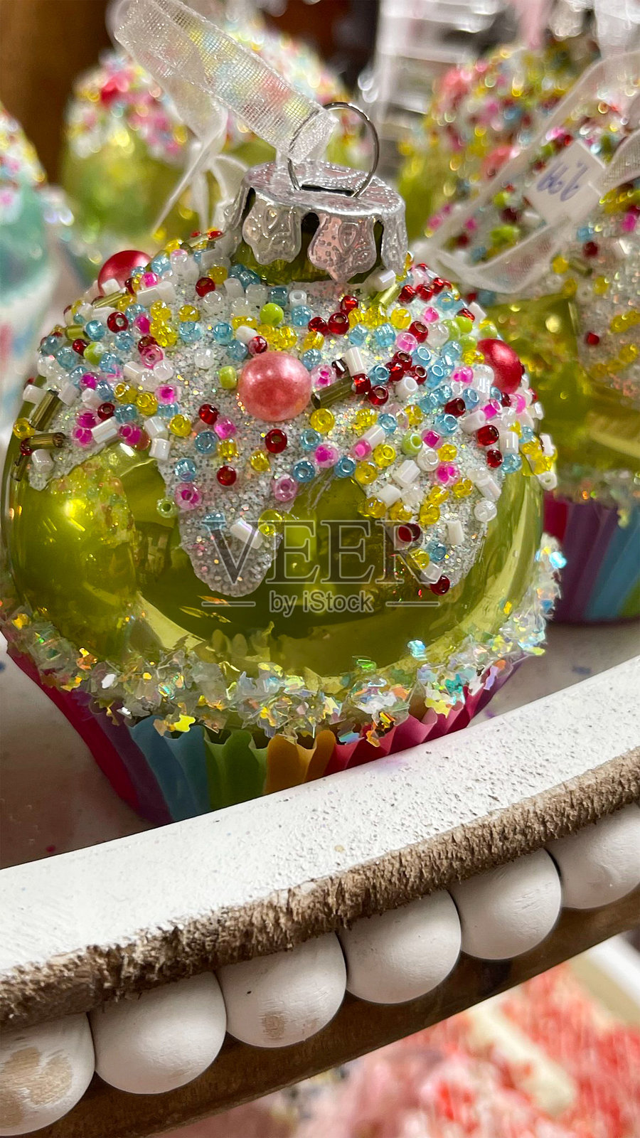 圣诞树上的装饰品照片摄影图片