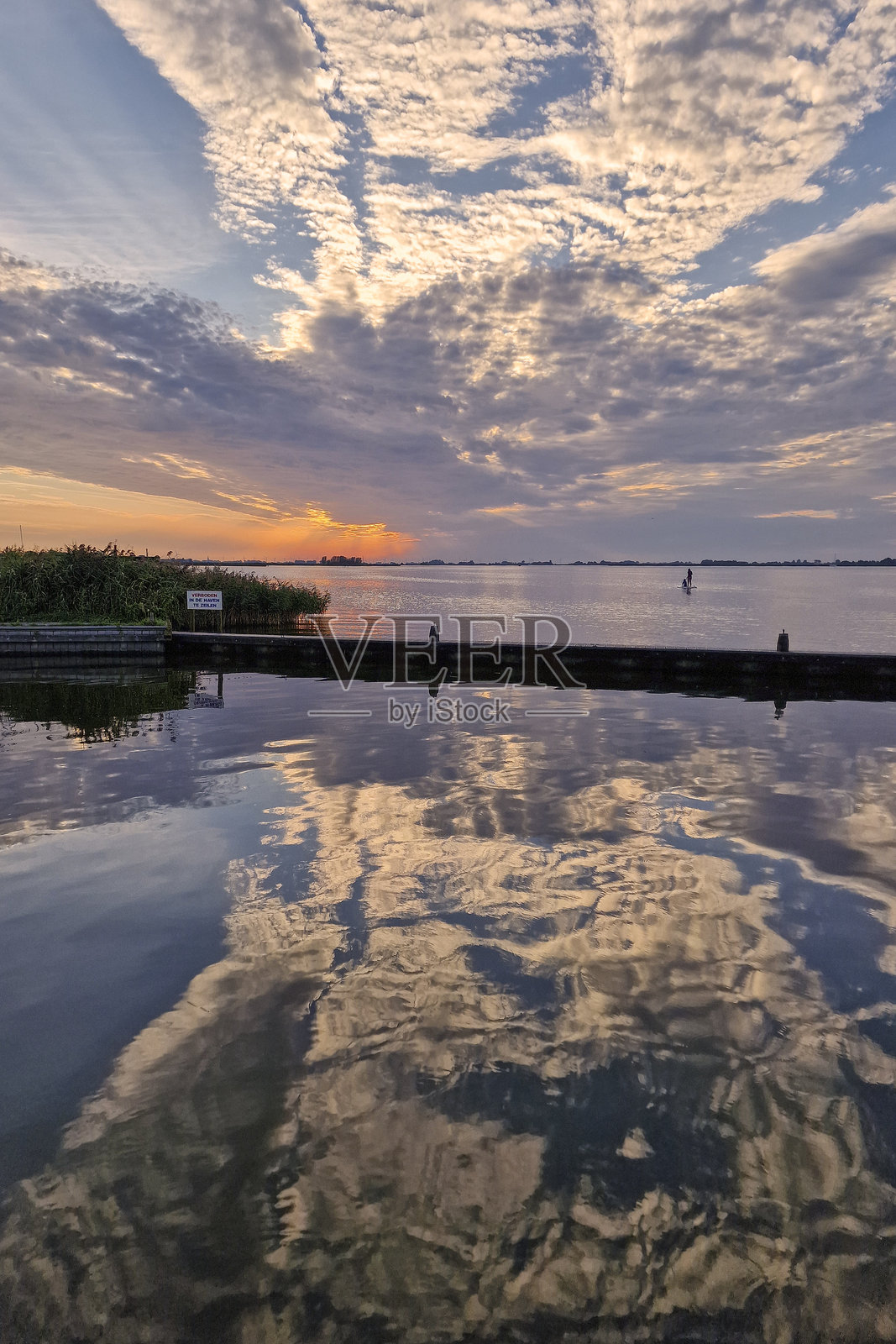 荷兰阿尔德赫斯特湖的日落照片摄影图片