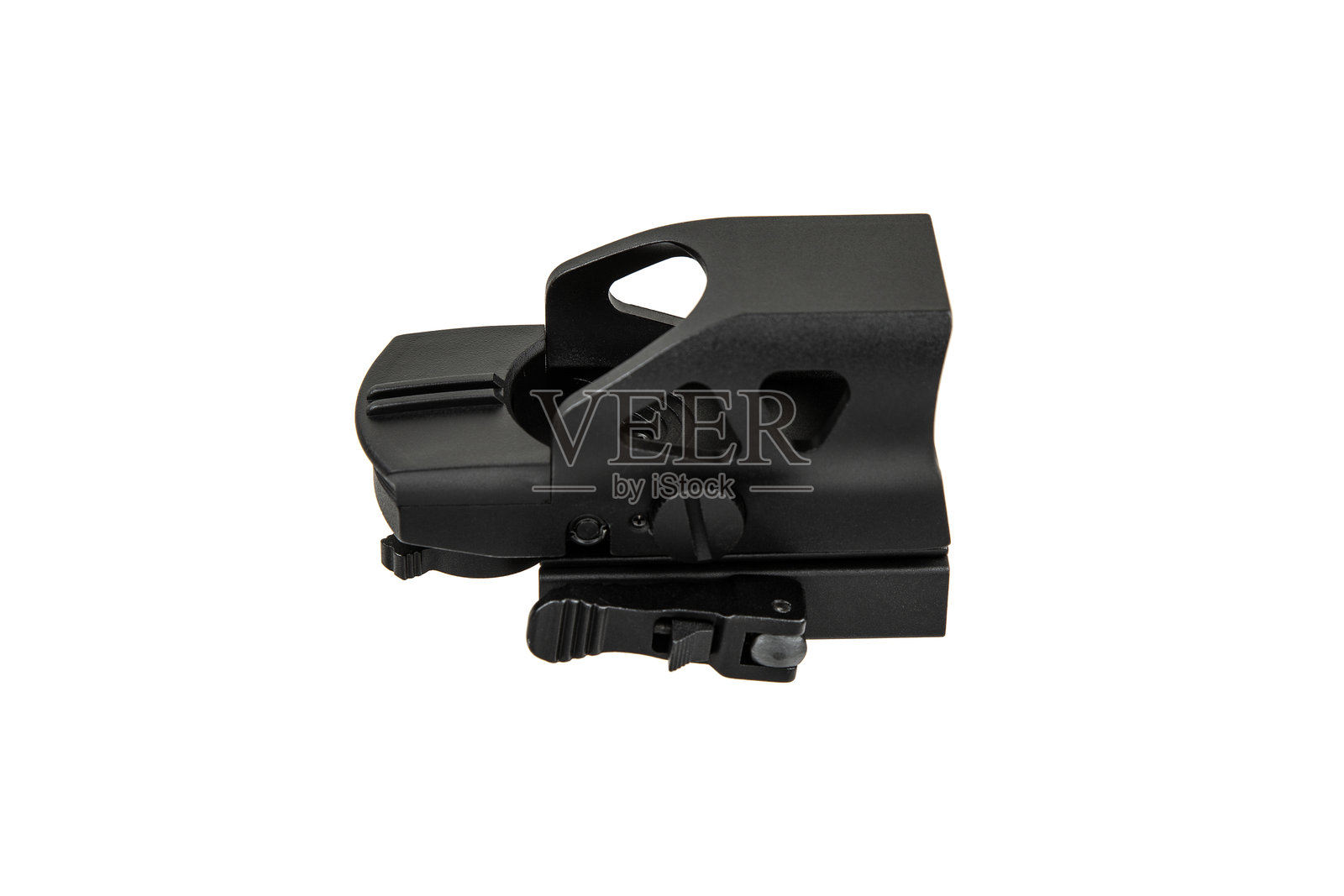 一款黑色战术反射瞄准镜,配有调节旋钮和安装底座,旨在为火器提供精确瞄准,背景为白色。照片摄影图片