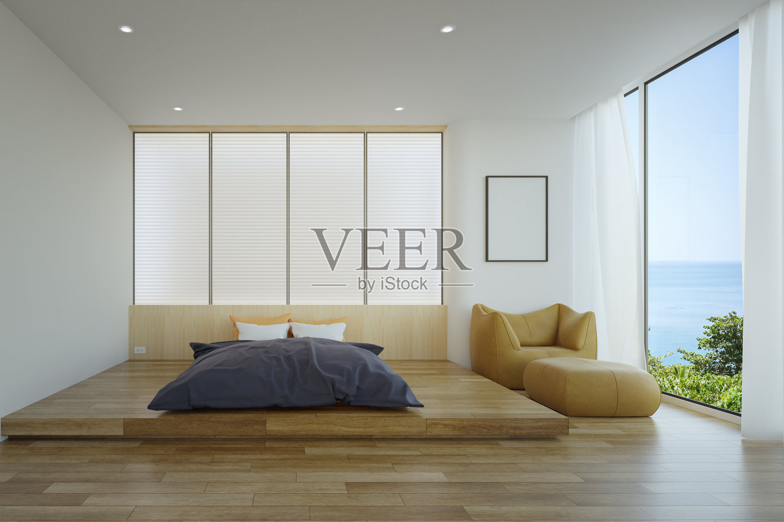 明亮卧室中木地板上的床。照片摄影图片