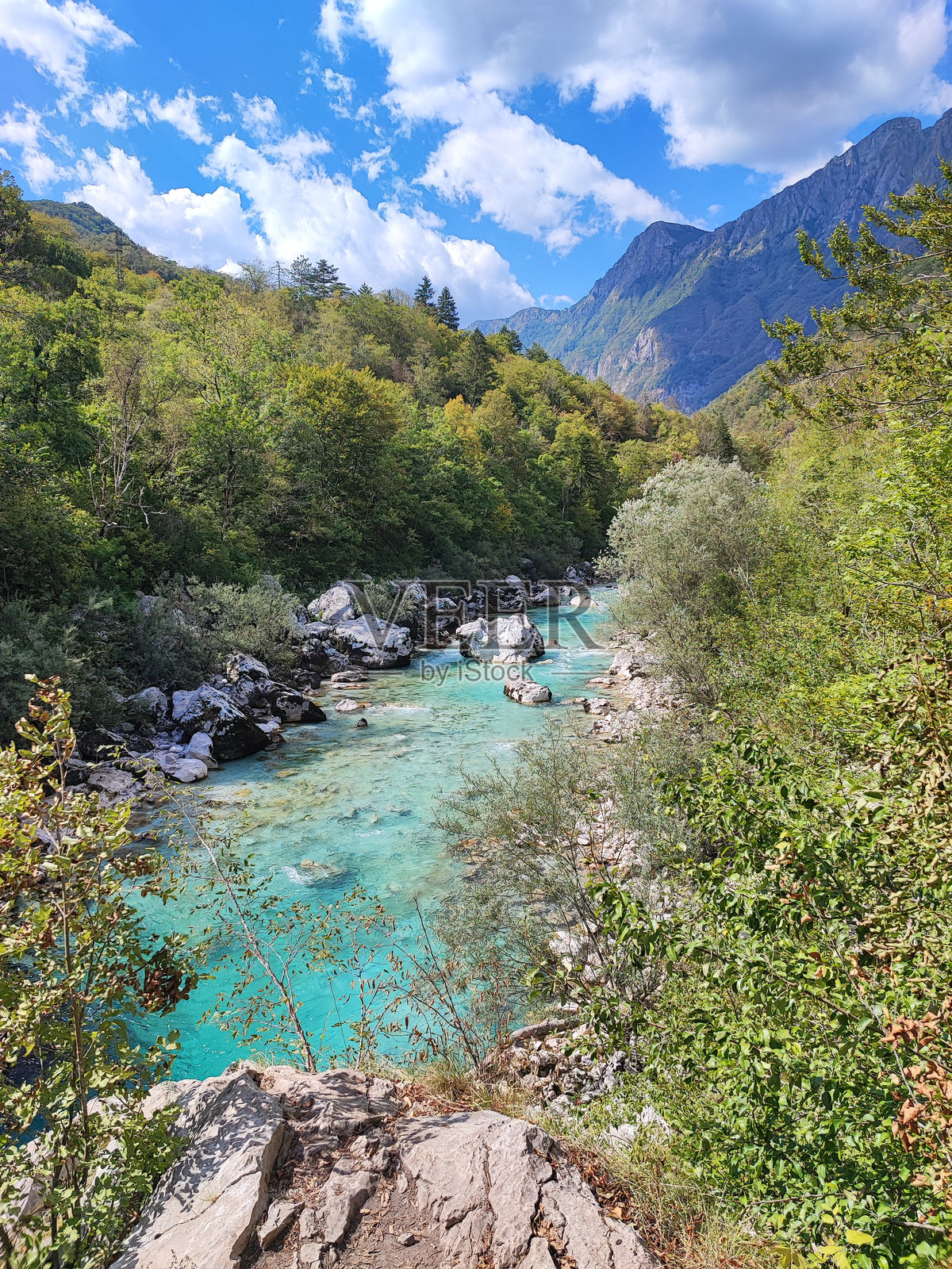在河边照片摄影图片