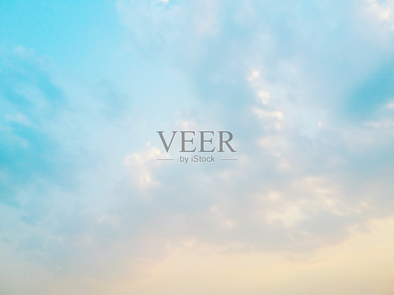 低角度视图的多云天空照片摄影图片