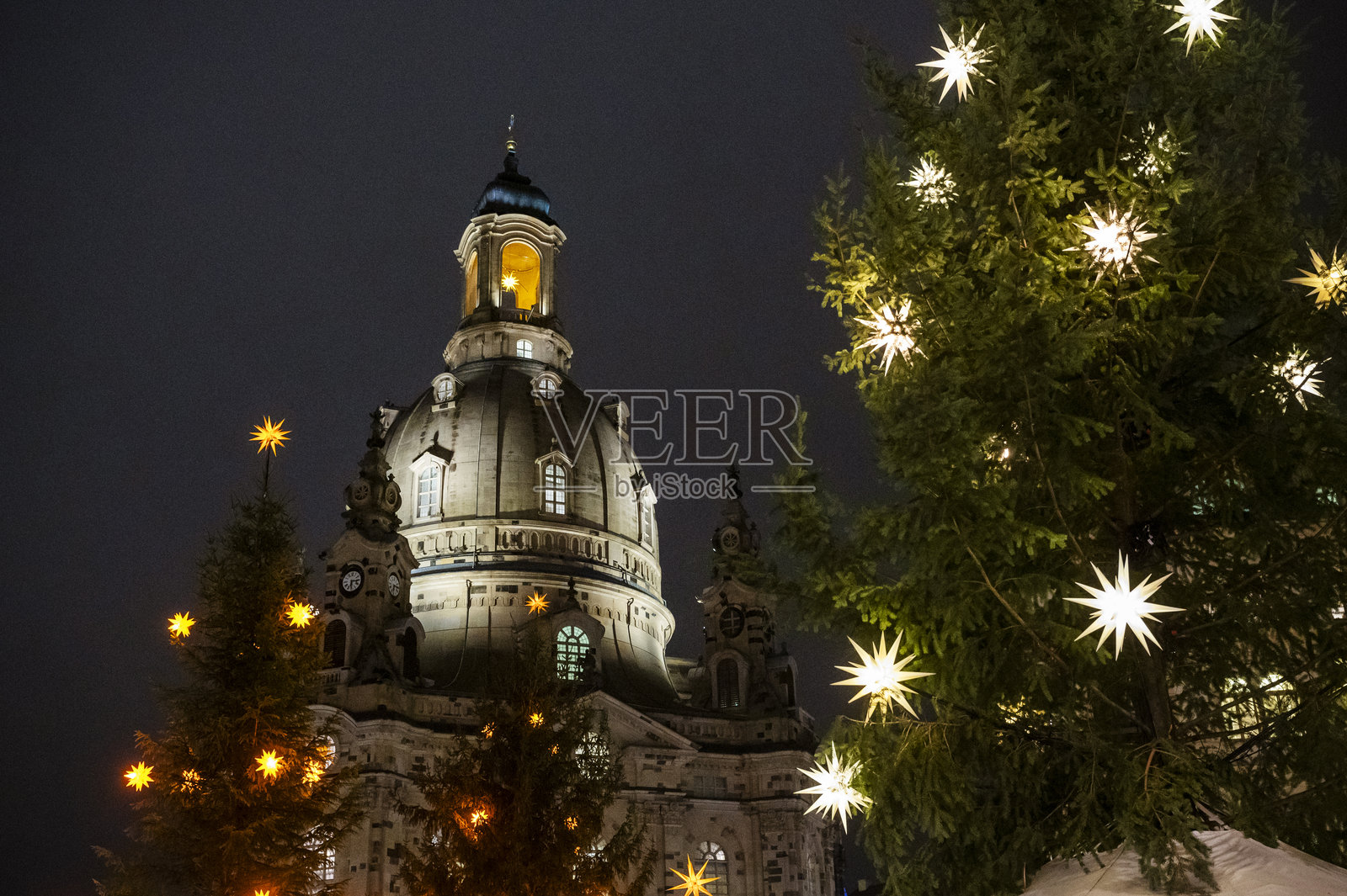 德累斯顿的圣母教堂在圣诞节期间照片摄影图片