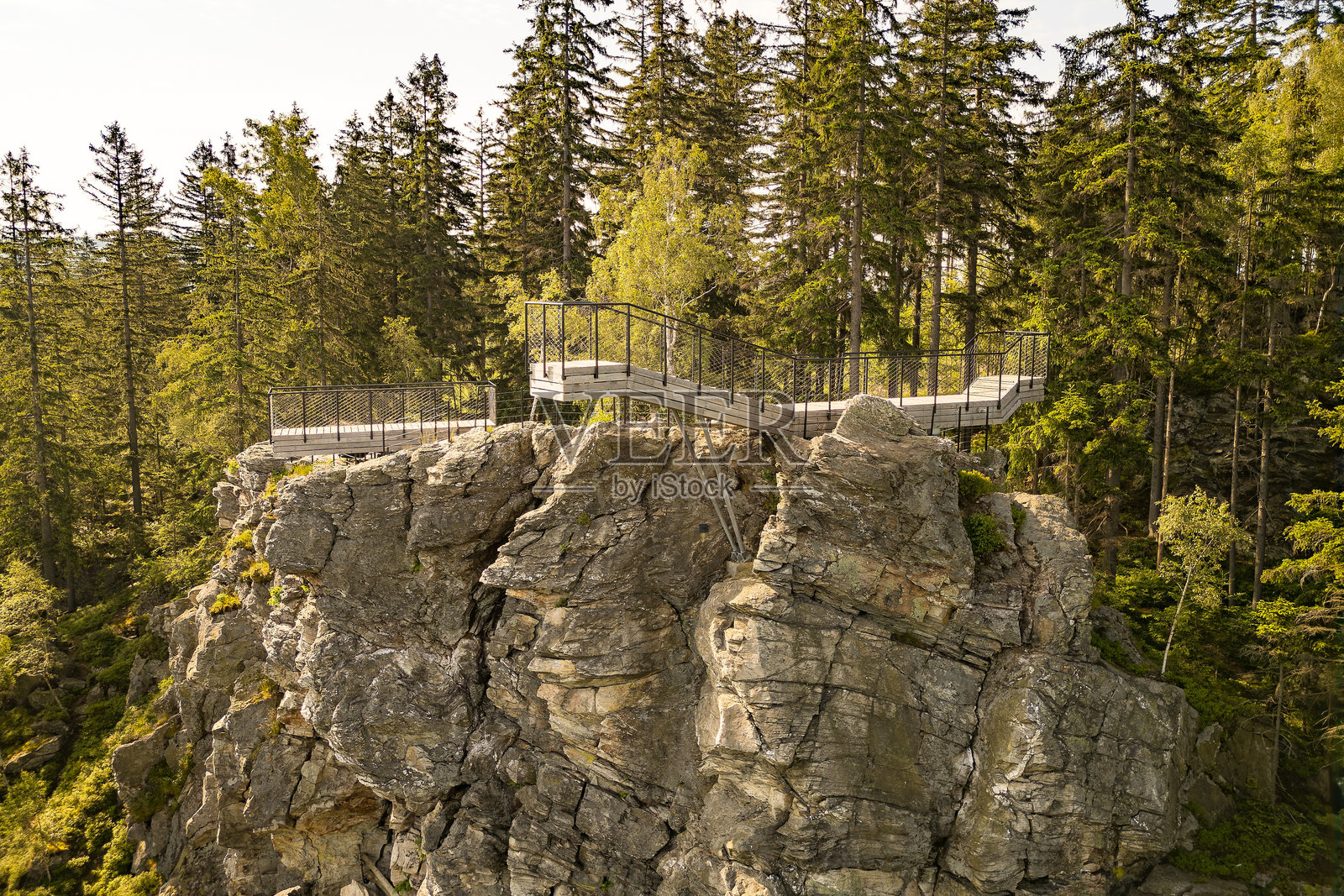 克尔科诺谢山脉中的罗基特尼采纳德伊泽鲁的斯特拉兹瞭望台。照片摄影图片