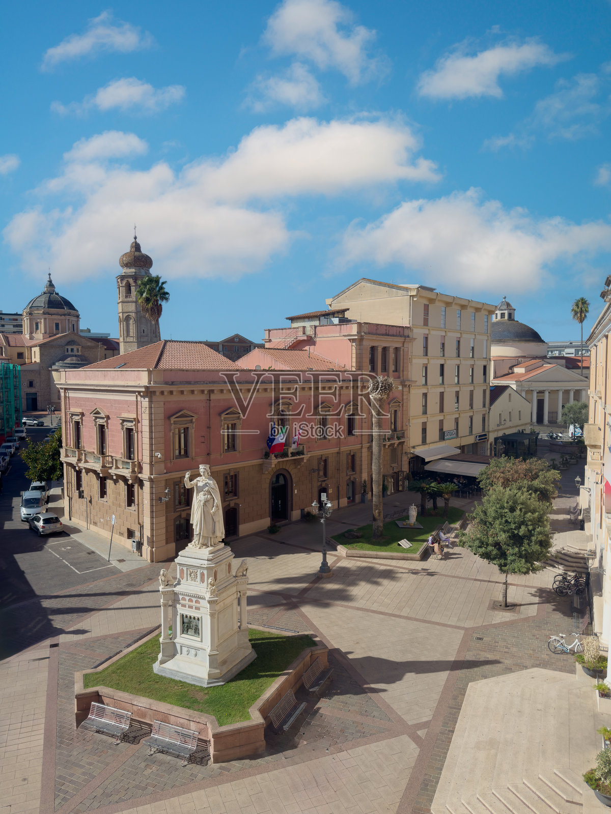 撒丁岛西海岸的普祖伊杜盐湖鸟瞰图照片摄影图片