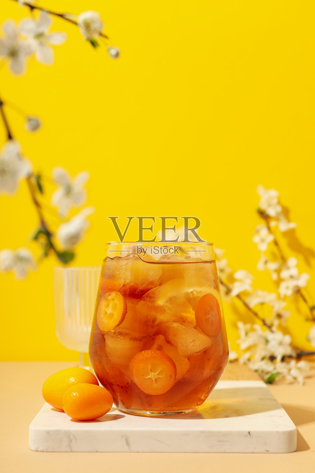 冰茶 - 夏季炎热天气中清爽的饮品照片摄影图片