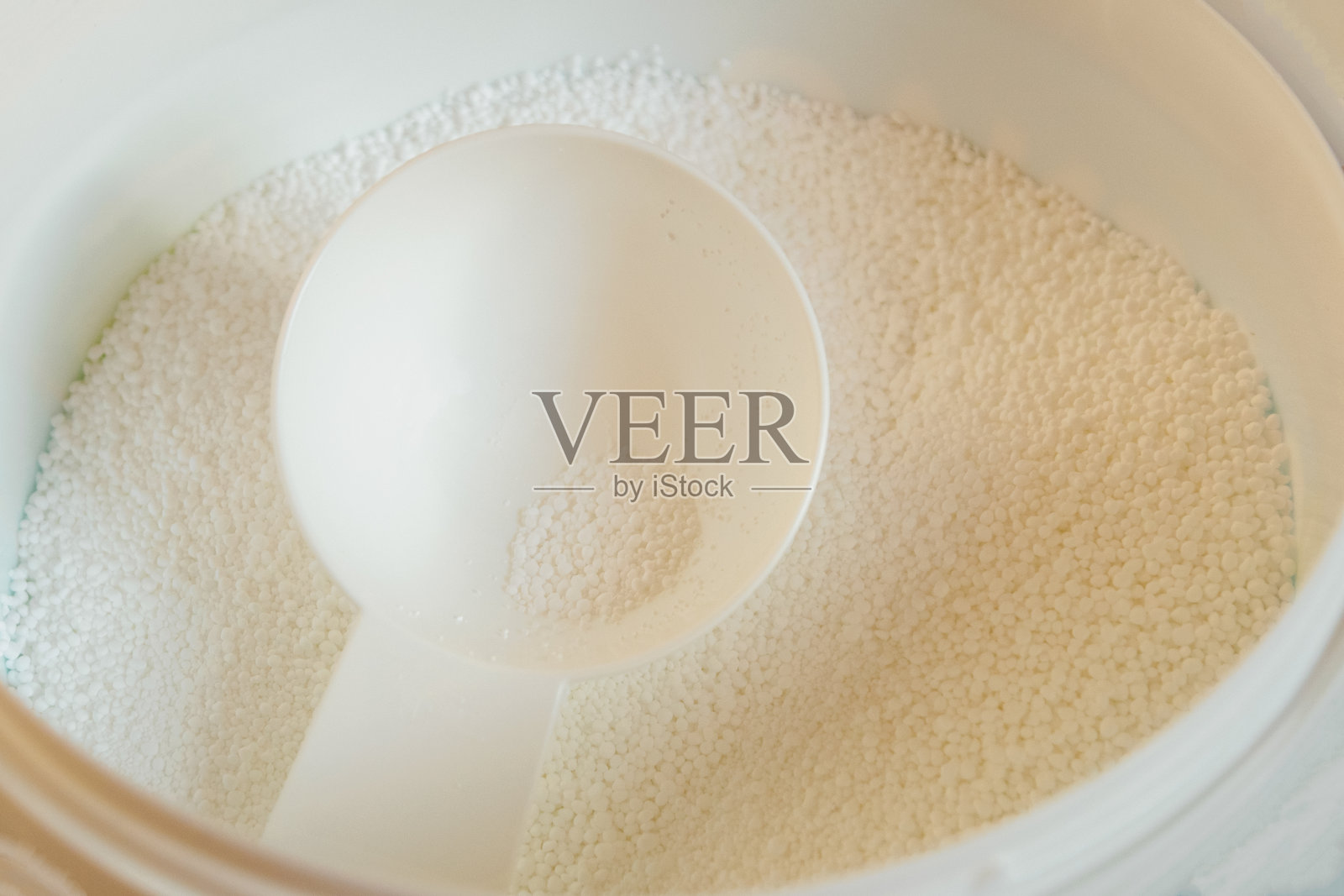 化学珠子的特写,突出它们的结构和特性,营造出科学探索和发现的感觉照片摄影图片