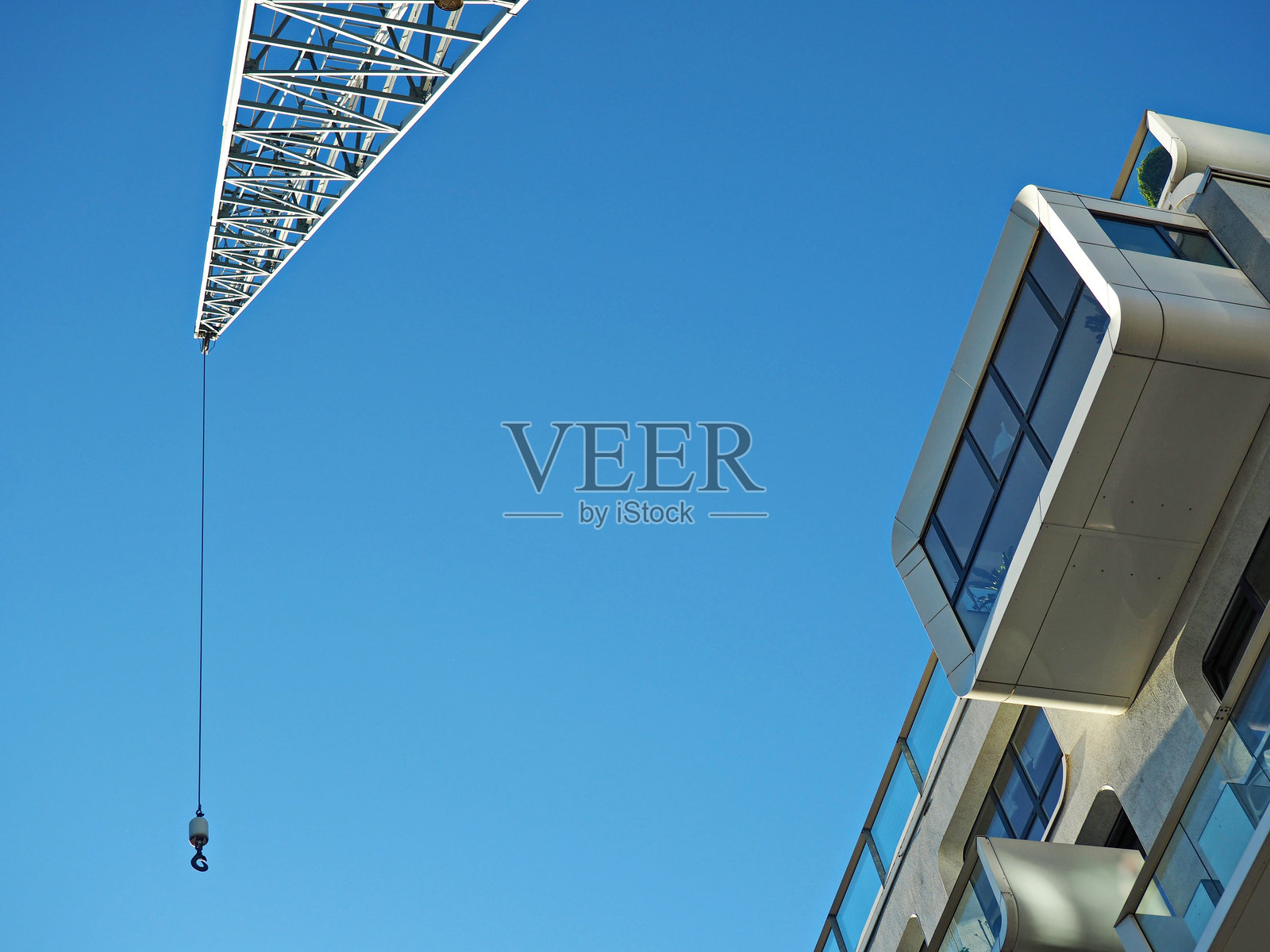 汉堡港口起重机 - 复古工业与现代建筑的结合照片摄影图片