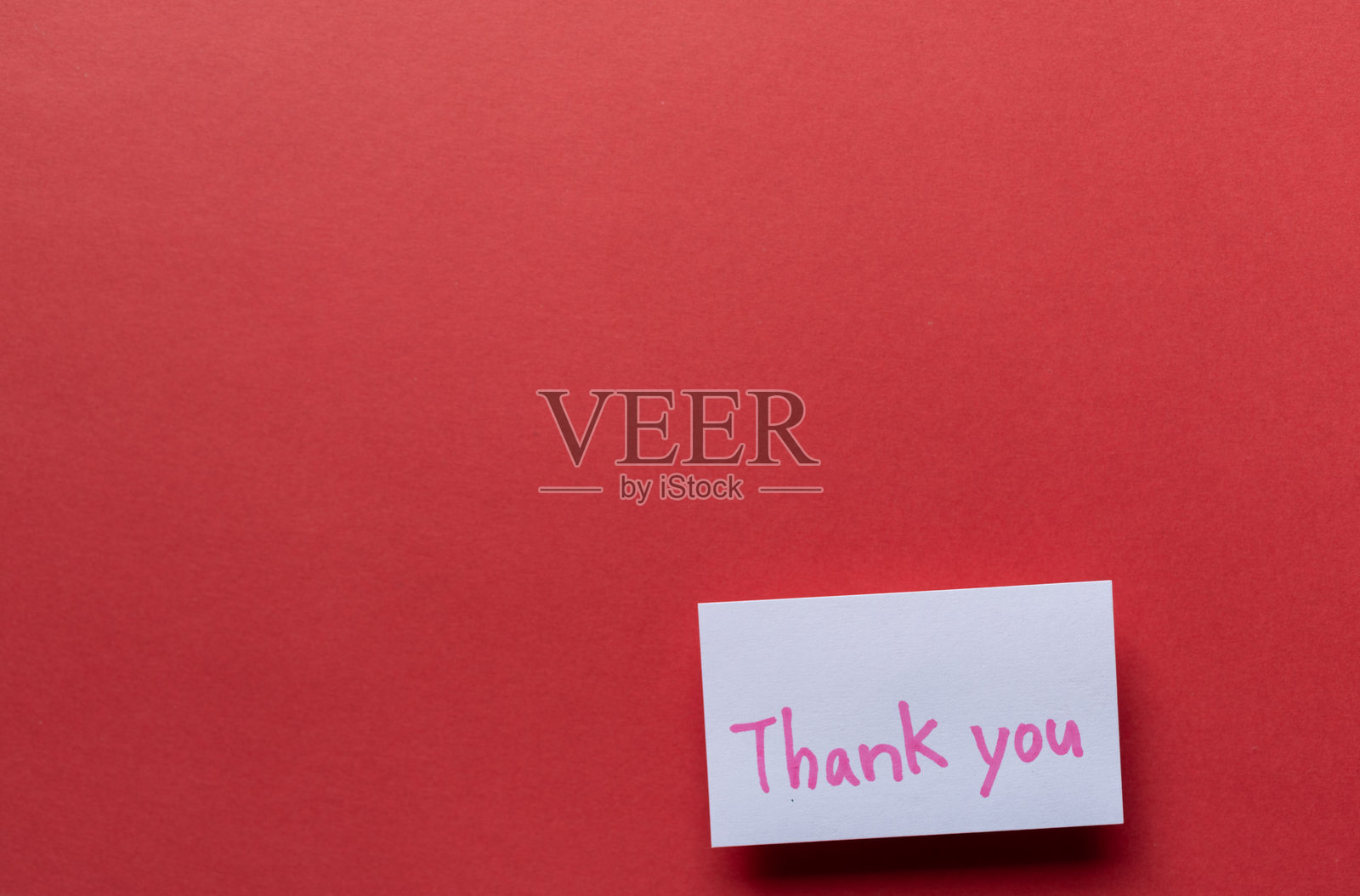 白卡片上写着“谢谢”照片摄影图片