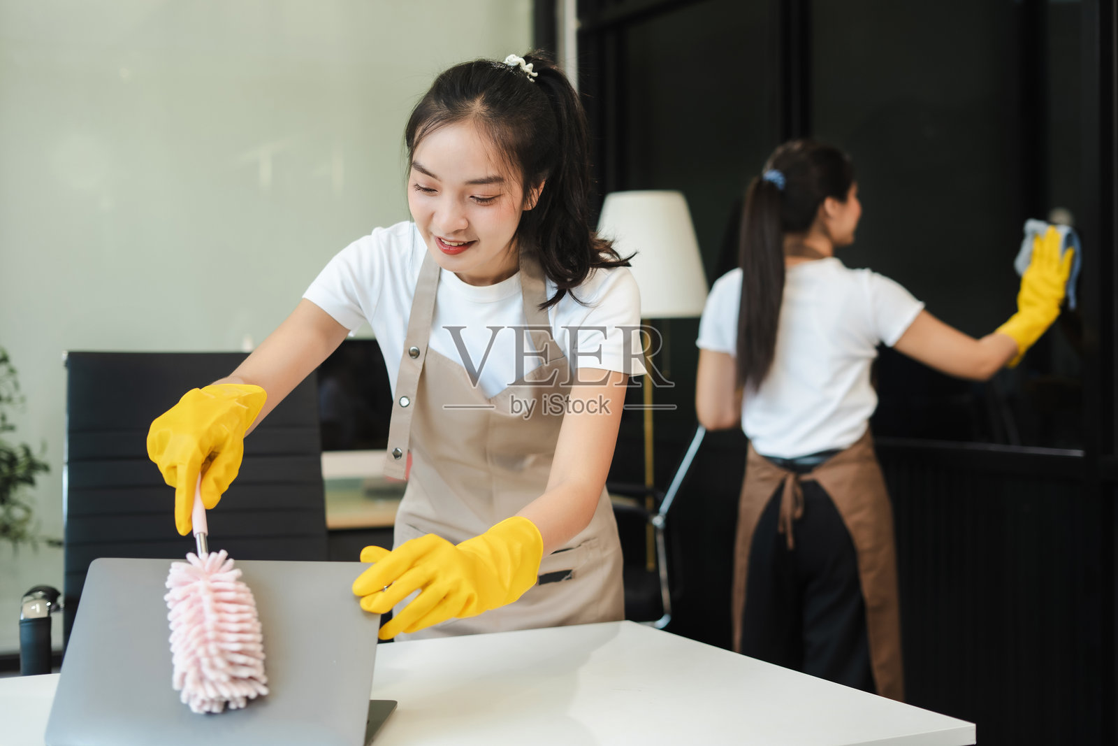 在线清洁服务,办公室清洁服务,专业家政服务。照片摄影图片