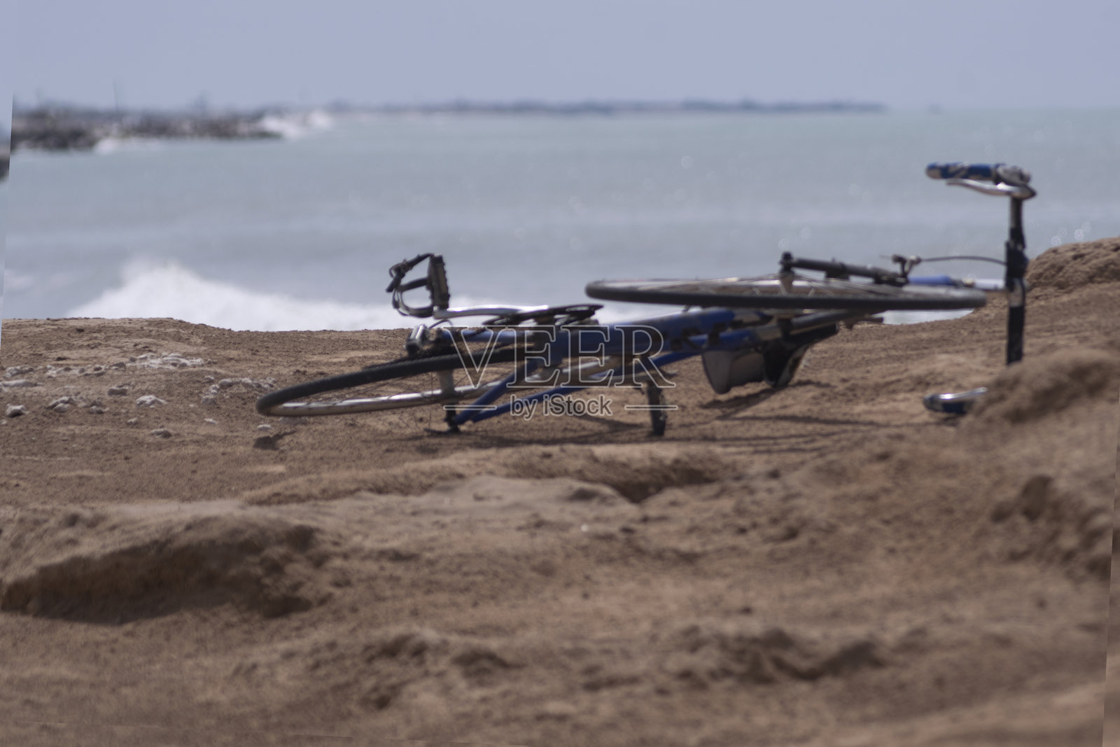 阿根廷布宜诺斯艾利斯省圣克拉拉德尔马的自行车和海岸照片摄影图片