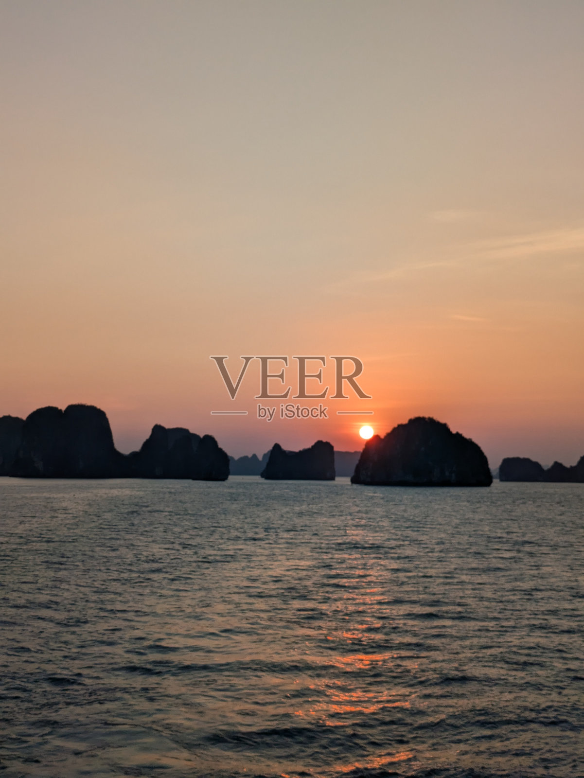 越南下龙湾的日落照片摄影图片