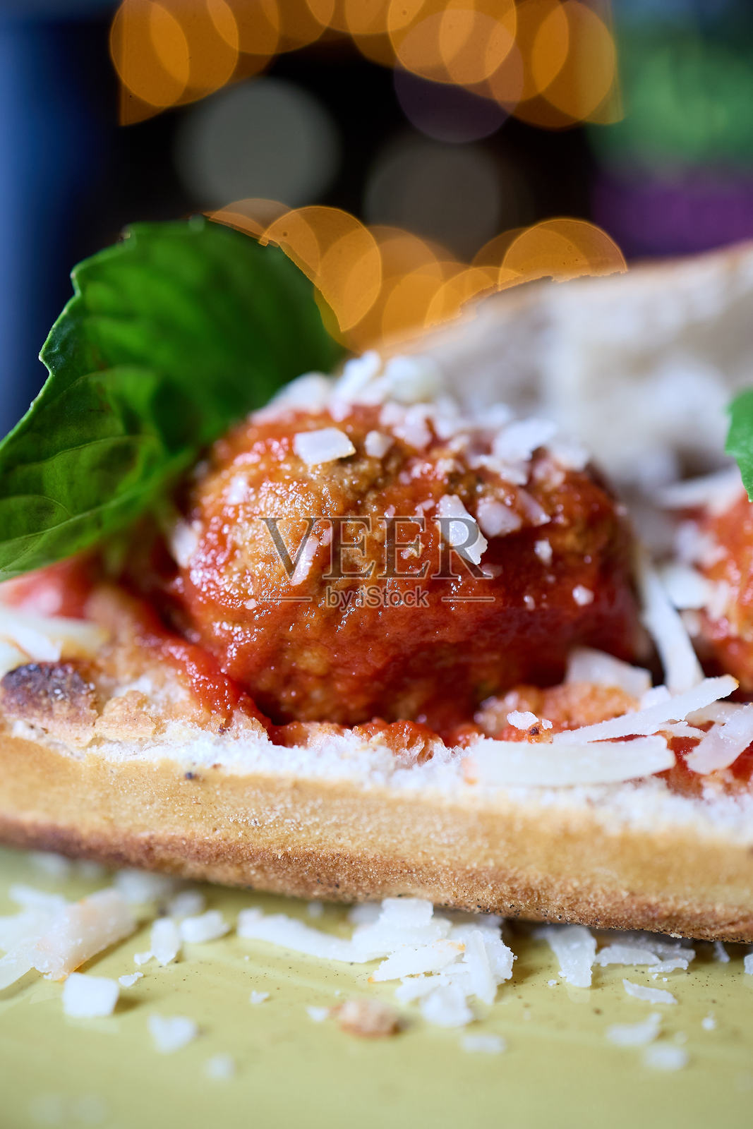 肉丸披萨照片摄影图片