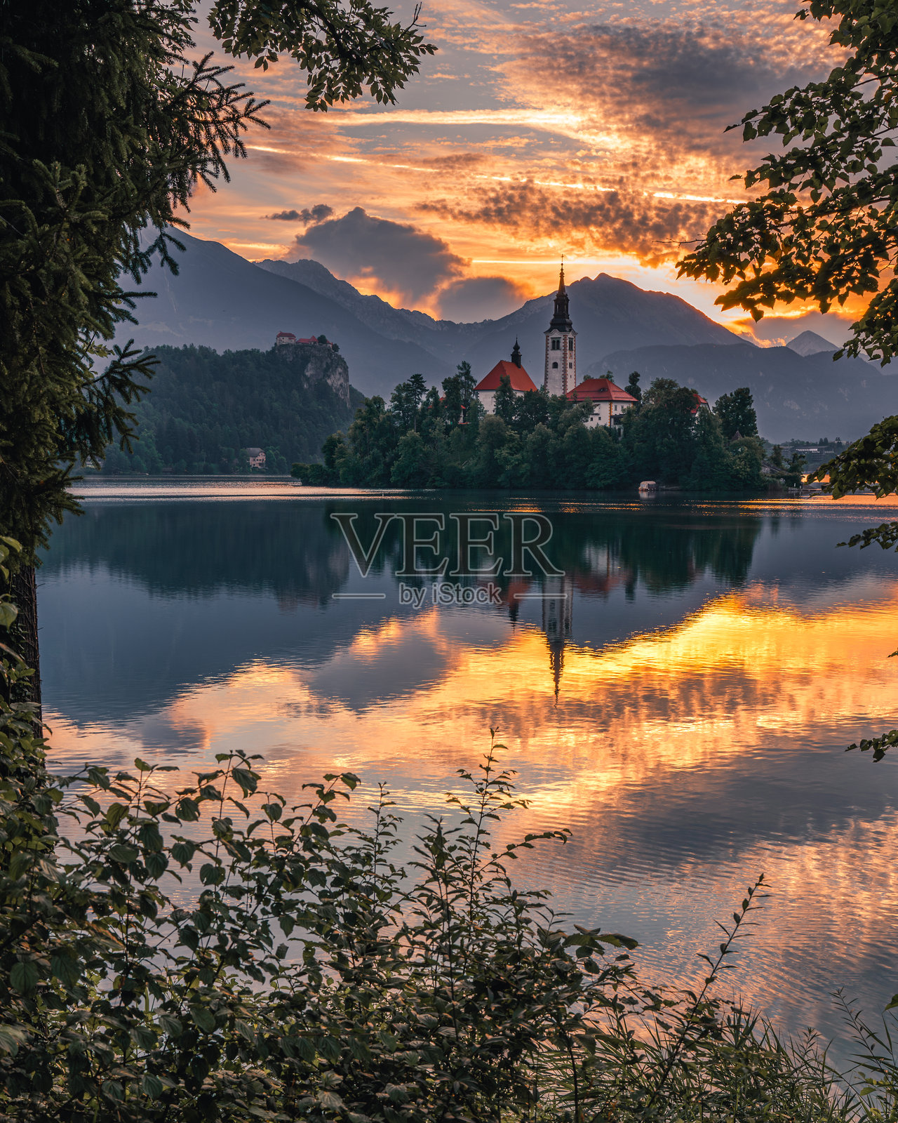 斯洛文尼亚布莱德湖的日出照片摄影图片