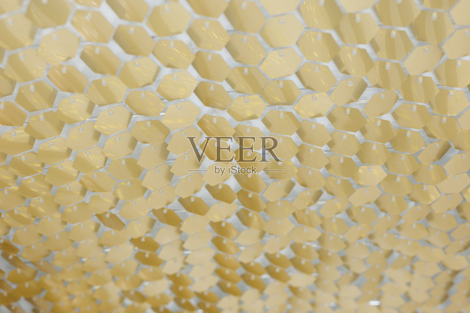 闪亮的金色亮片特写。一个由亮片组成的拍照区域。照片摄影图片