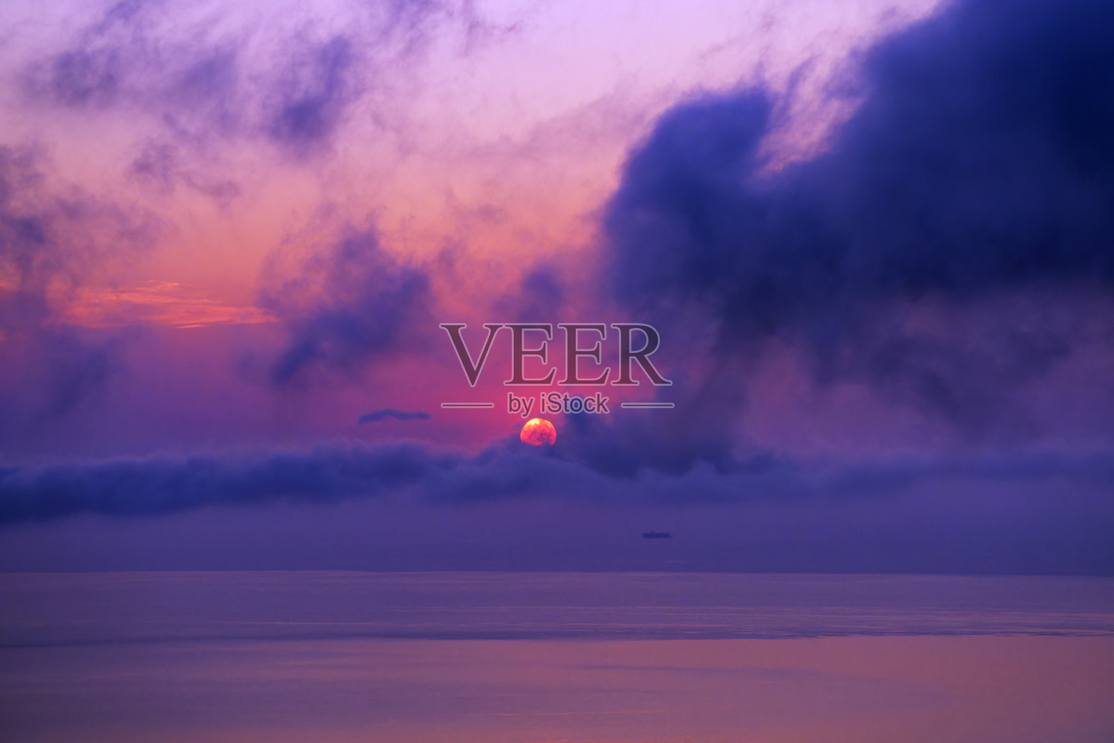 提尔雷尼亚海的日出照片摄影图片