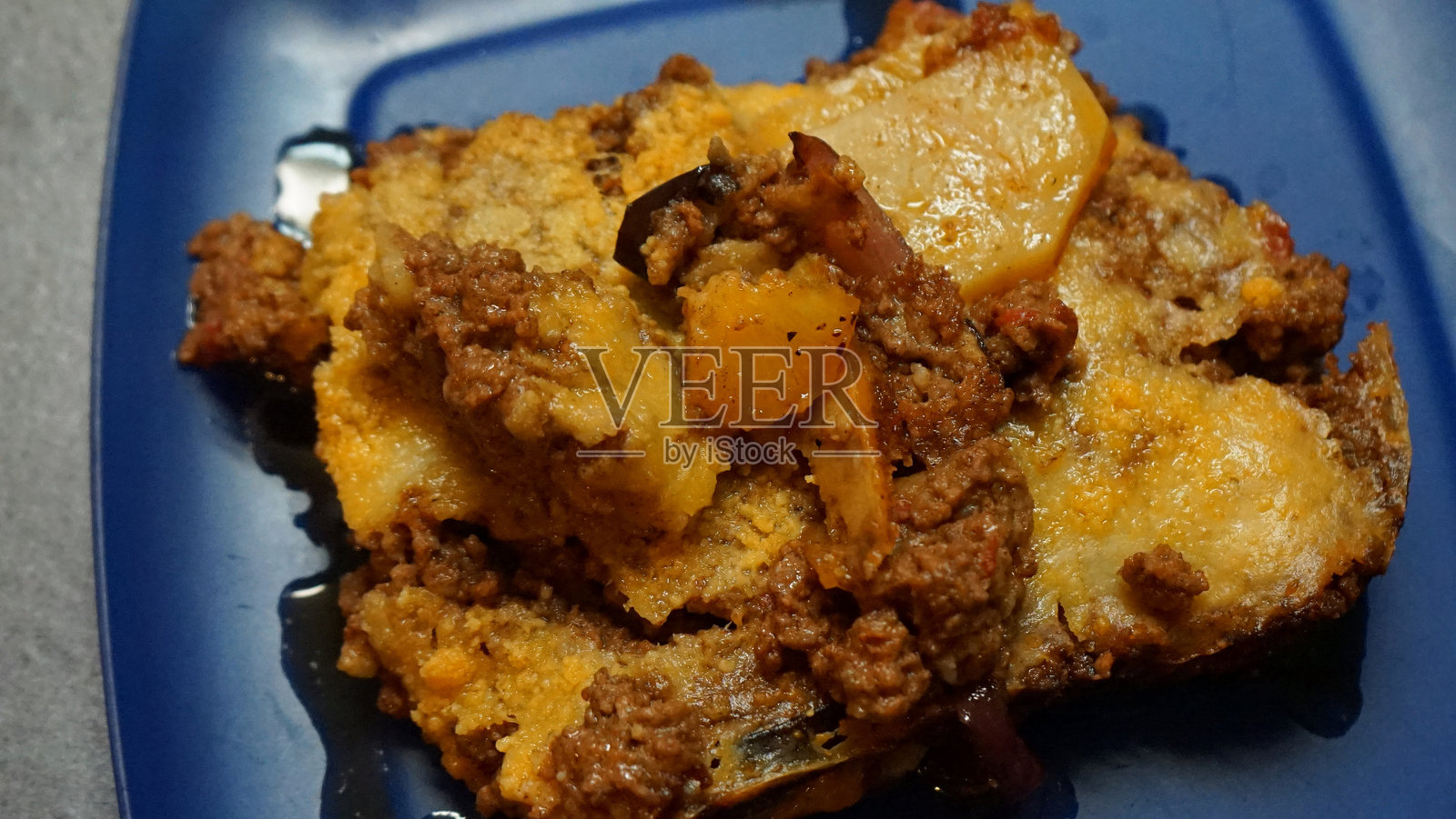 在烤箱中烹饪希腊菜照片摄影图片