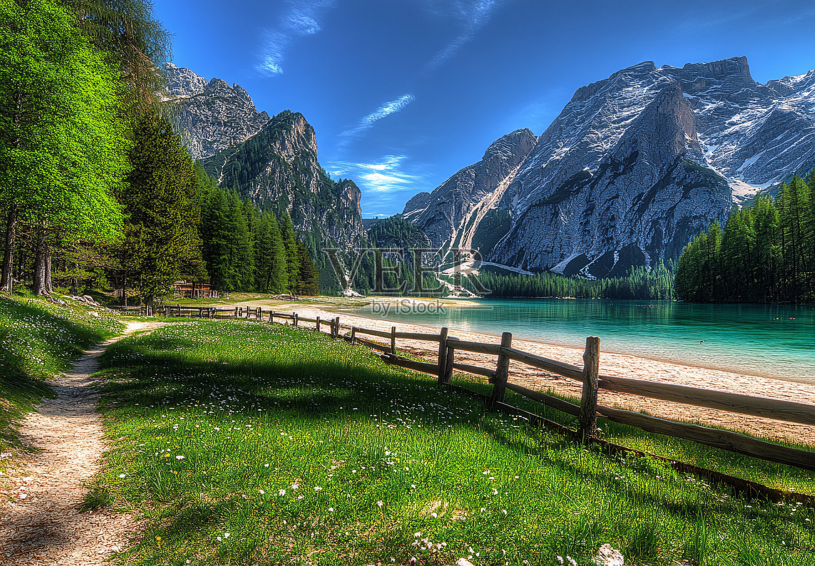 宁静的湖边小径照片摄影图片