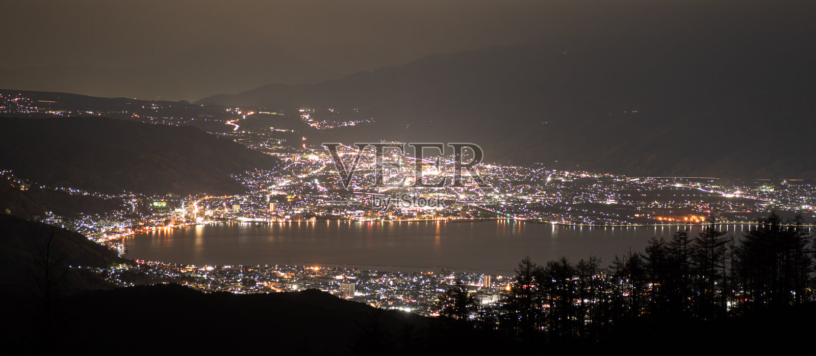 高保地俯瞰的苏娃湖夜景照片摄影图片
