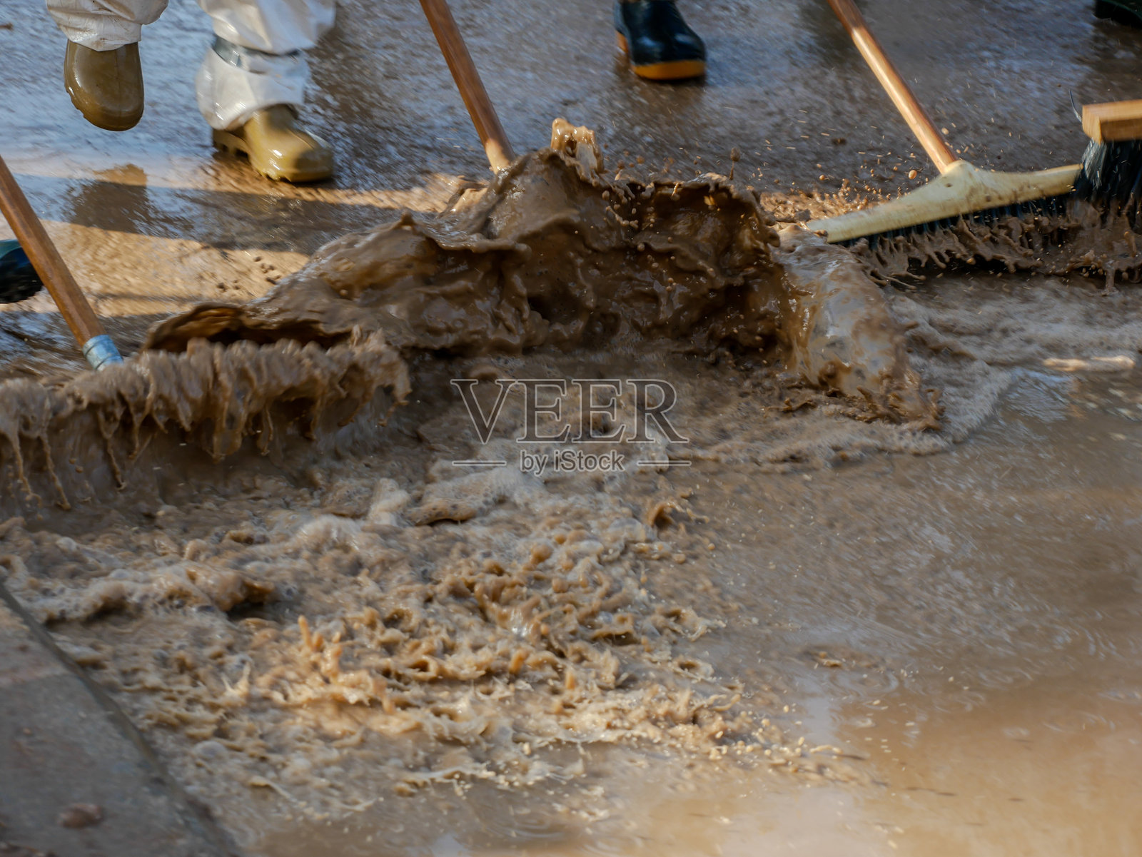 刷子清除泥土照片摄影图片