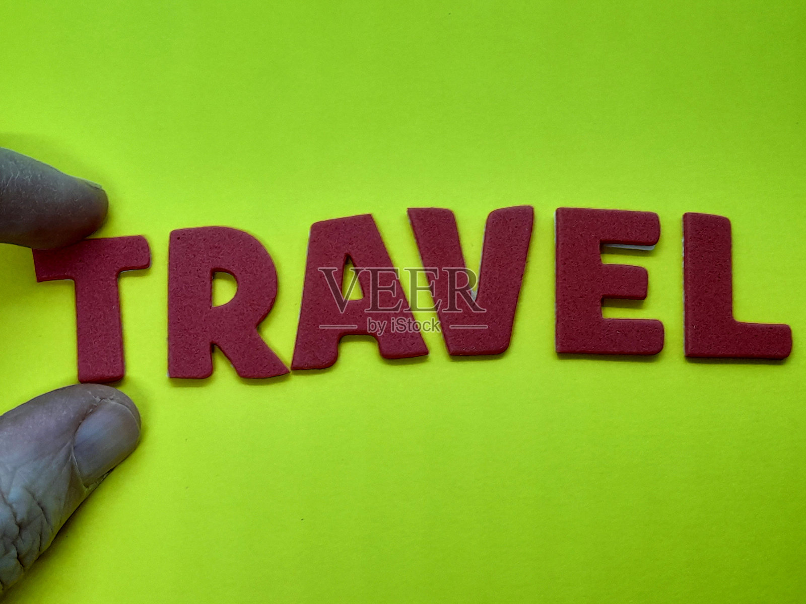 绿色背景上的旅行字幕或文字照片摄影图片