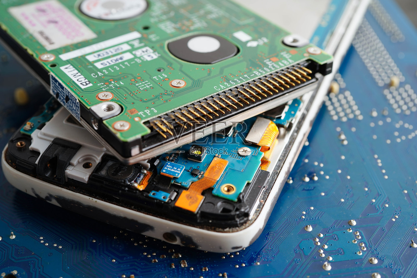 修理和升级笔记本电脑的主板,电子产品,计算机硬件和技术。照片摄影图片