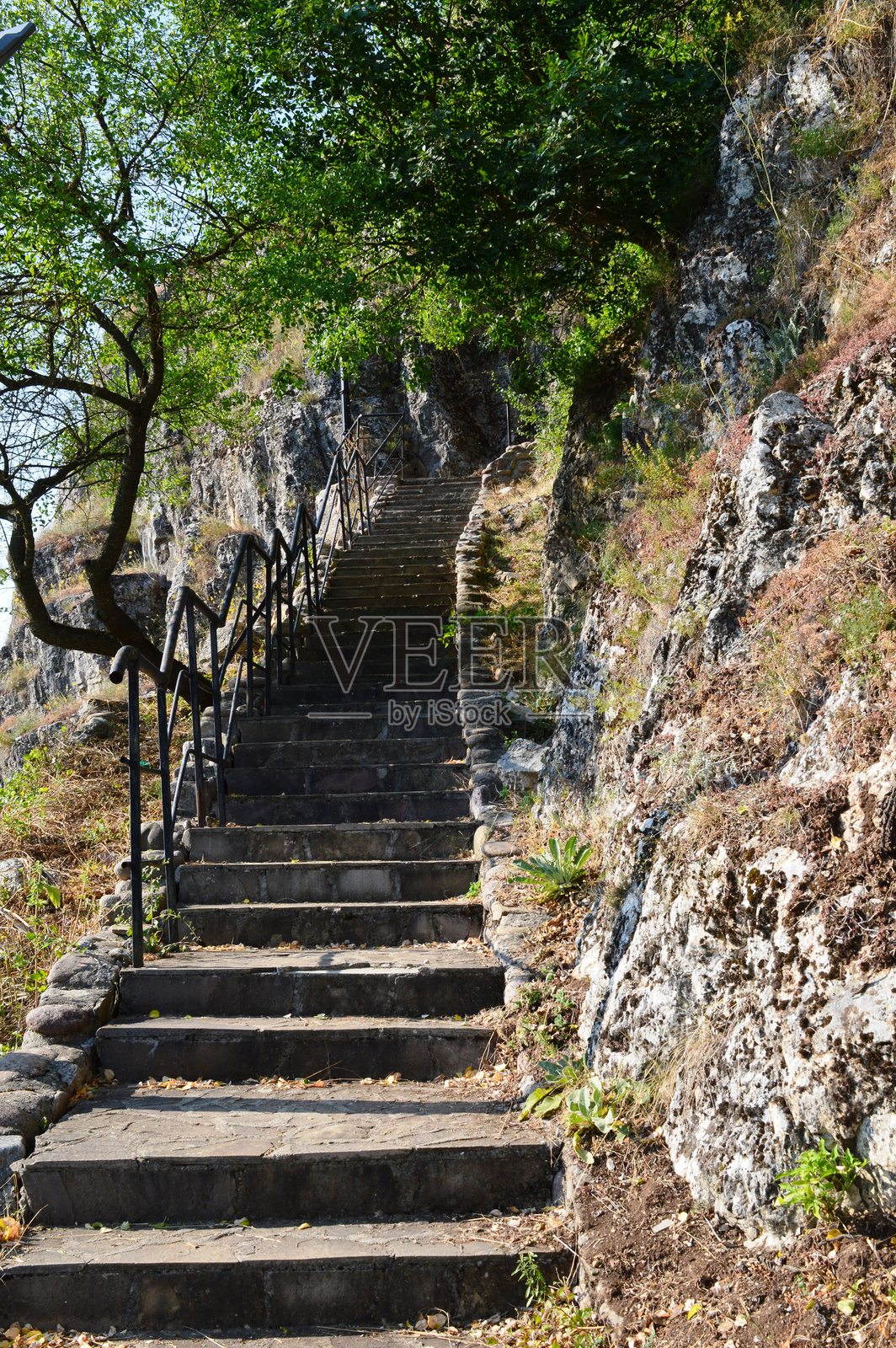 通往山顶的混凝土阶梯照片摄影图片