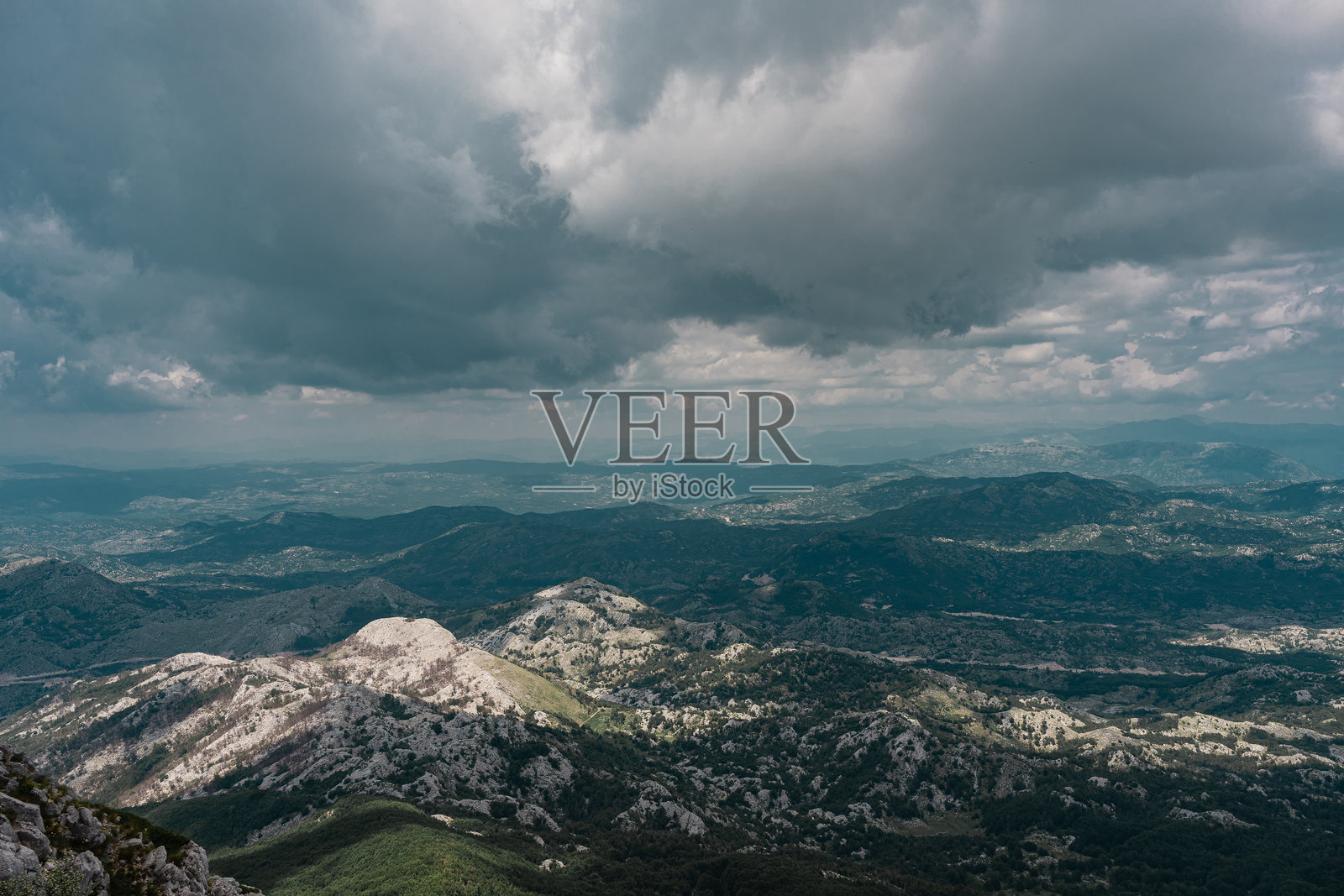 黑山在框架中:野性与美丽照片摄影图片