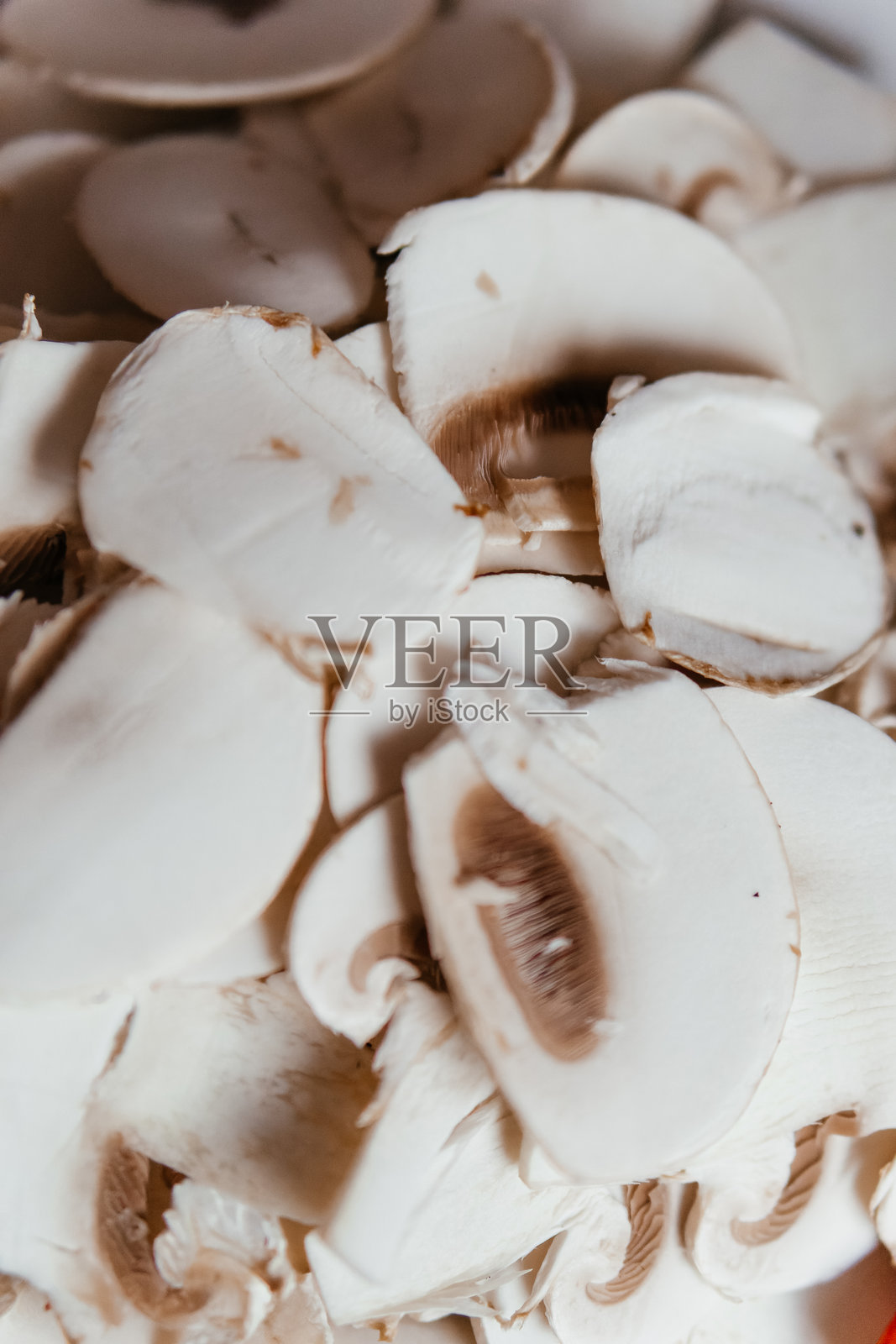 可爱的蘑菇在家中餐厅烹饪健康食品照片摄影图片