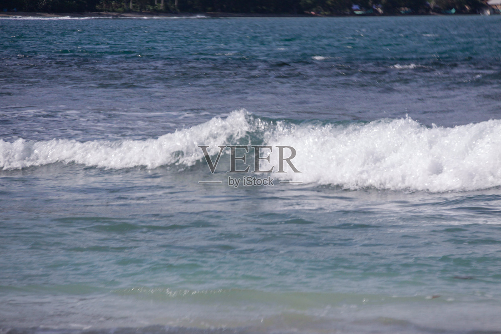 汹涌的海浪照片摄影图片