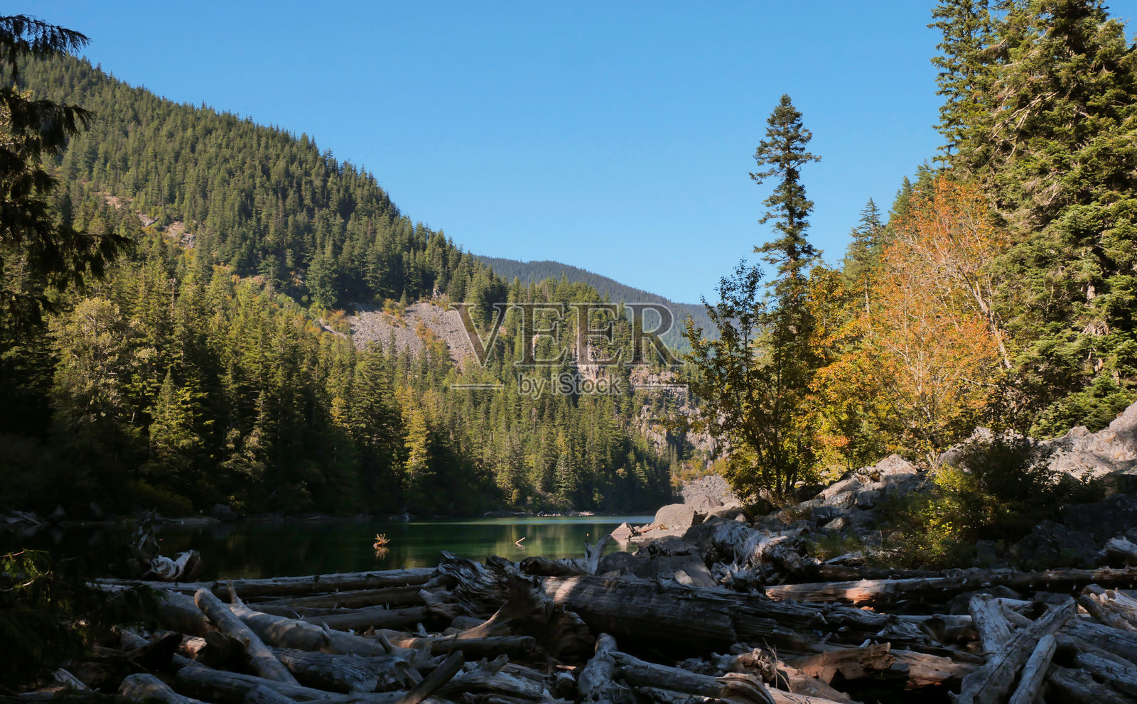不列颠哥伦比亚省奇利瓦克的林德曼湖照片摄影图片