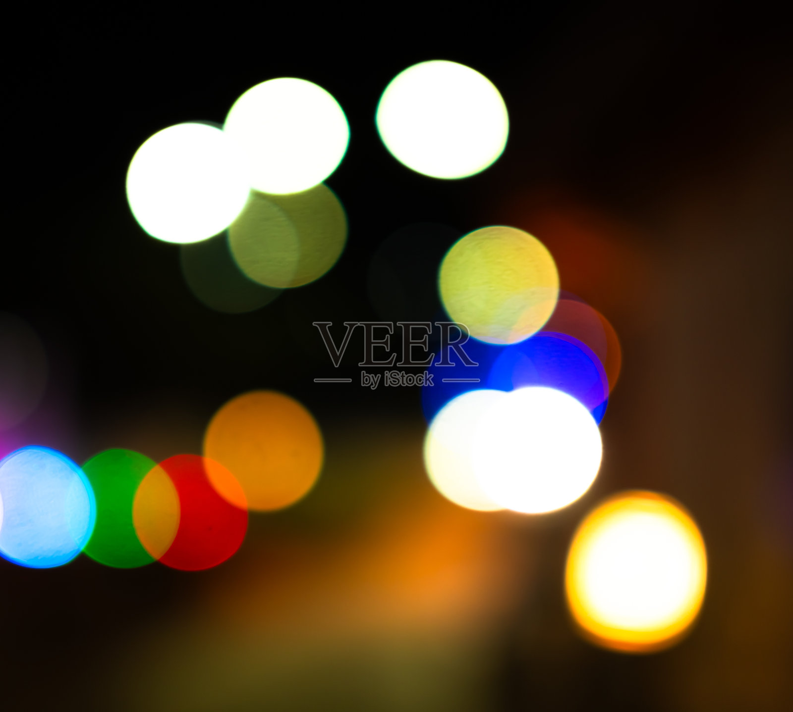 模糊的背景灯光闪烁效果,抽象的圆形光晕图案,节日快乐的圣诞节和新年夜晚城市,奢华的派对旅行卡片,明亮的魔幻圣诞灯光。照片摄影图片