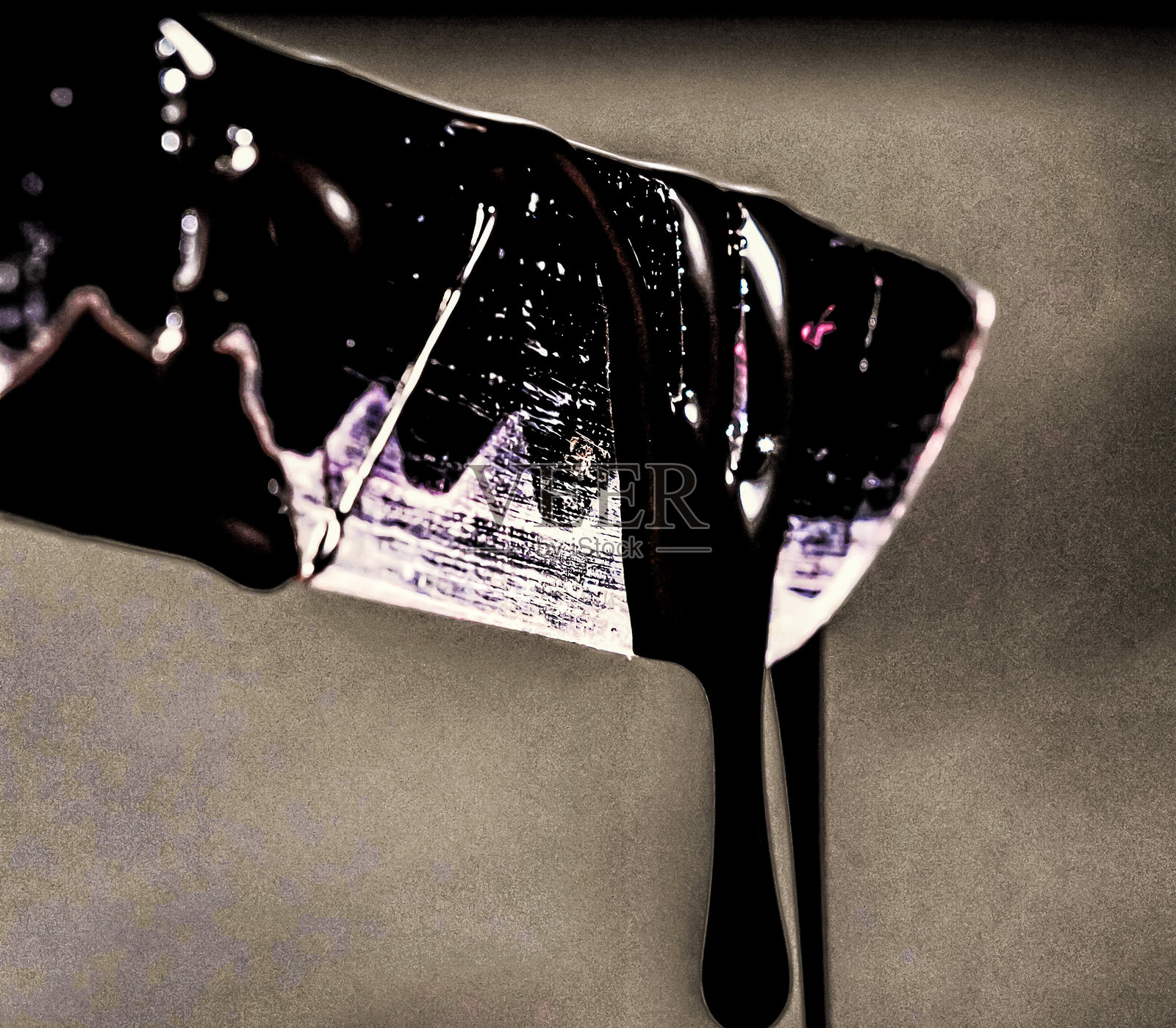 一把沾满巧克力的刀子照片摄影图片