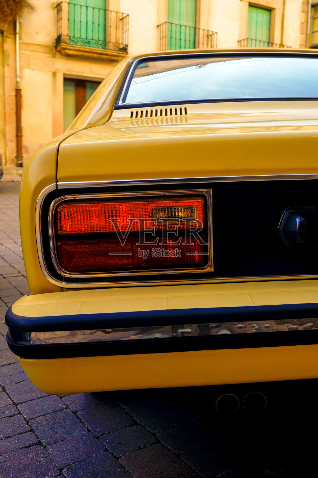 经典黄色车辆的部件。照片摄影图片