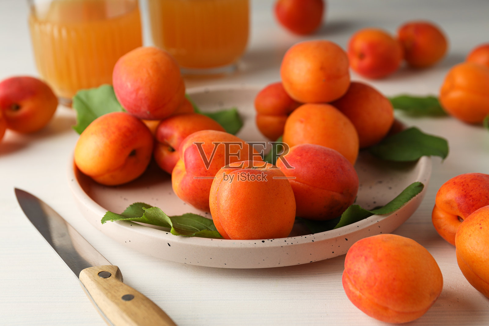 杏子构图,体现美味新鲜水果的概念照片摄影图片