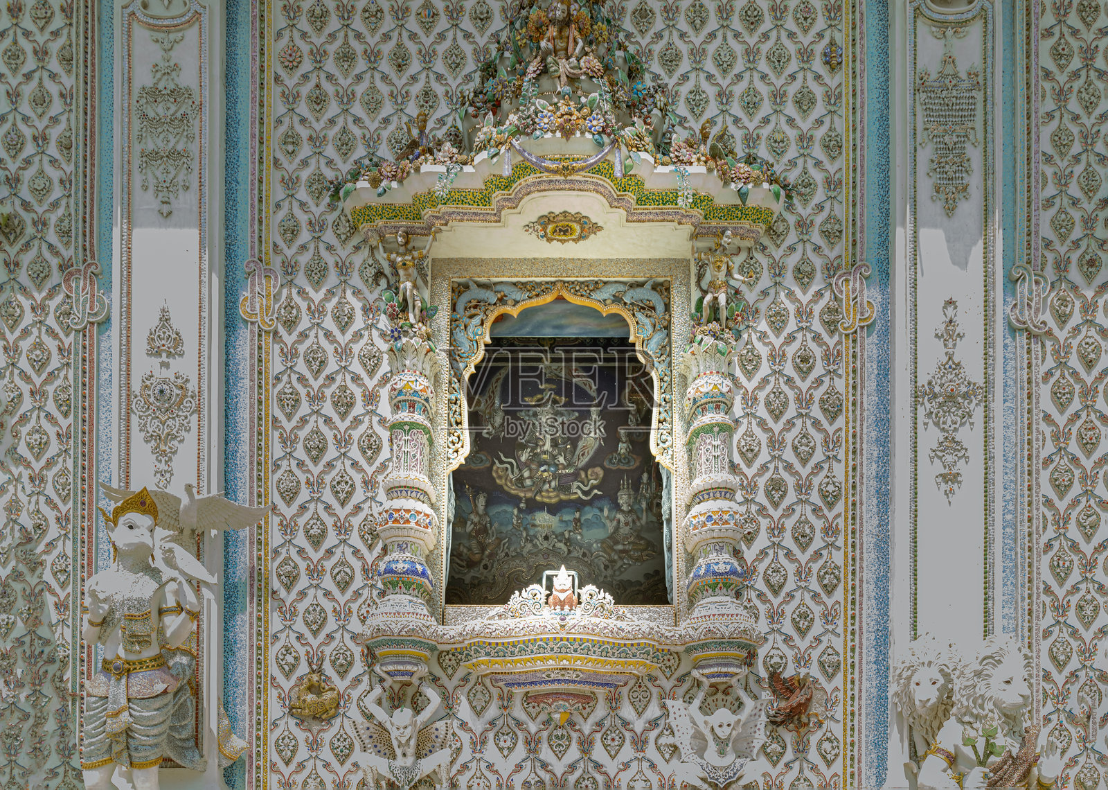 本贾龙主厅内的墙面壁画和绘画。照片摄影图片