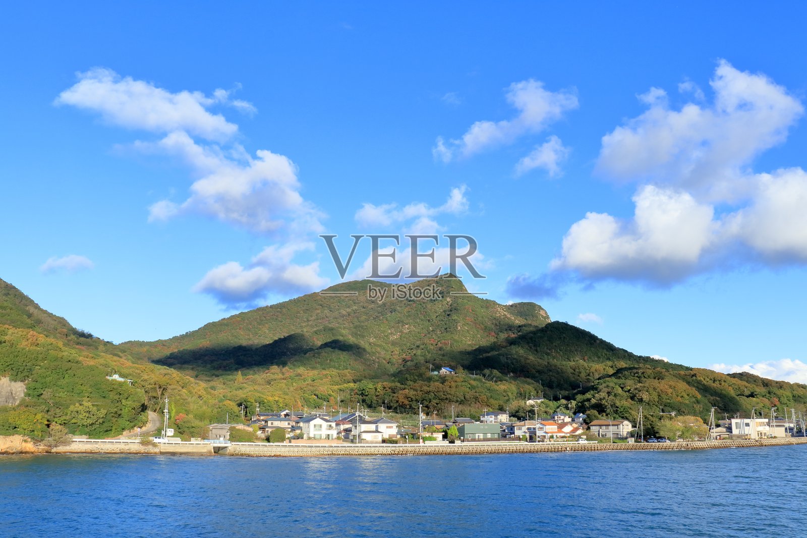 从渡轮上看小豆岛,秋季(香川县)照片摄影图片