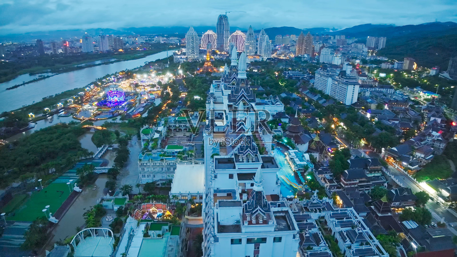西双版纳市夜景,云南,中国,亚洲。照片摄影图片