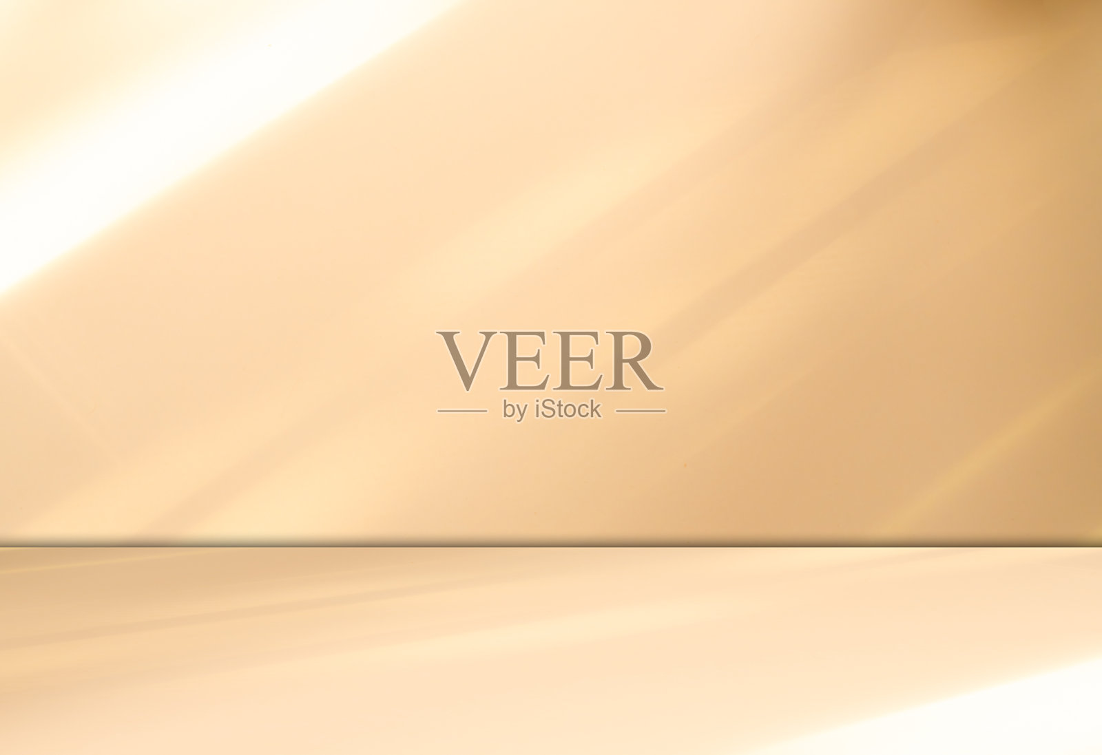 米色背景的工作室房间,墙壁和地板上的抽象阴影模糊,水泥质感的简约化妆品展示,水泥空白背景的平台舞台桌,阁楼场景的模型展示,植物纹理。照片摄影图片