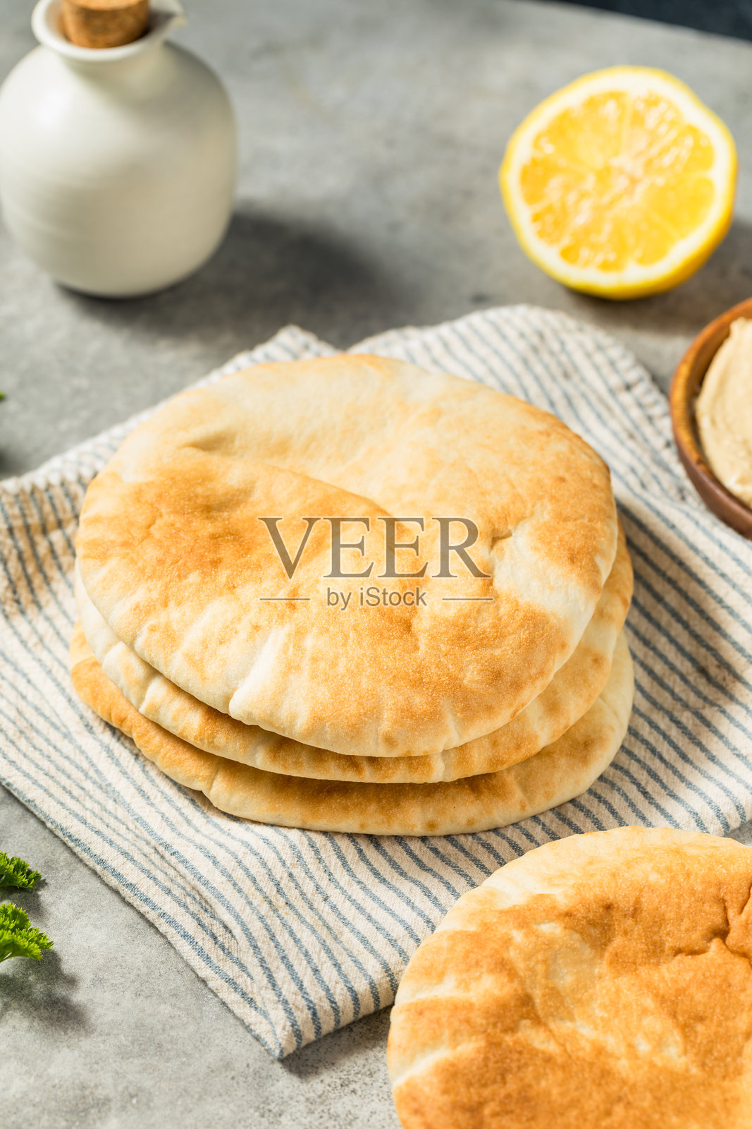 自制希腊皮塔饼照片摄影图片