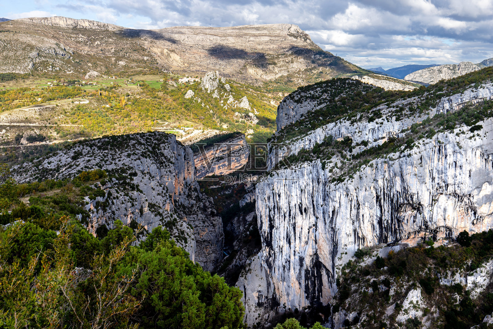 法国普罗旺斯的韦尔东大峡谷照片摄影图片