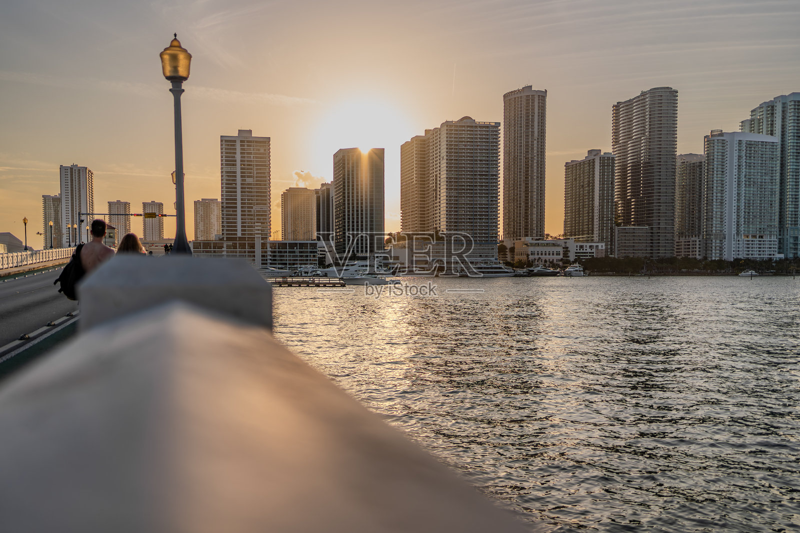 迈阿密的日落,维尼斯海堤上照片摄影图片