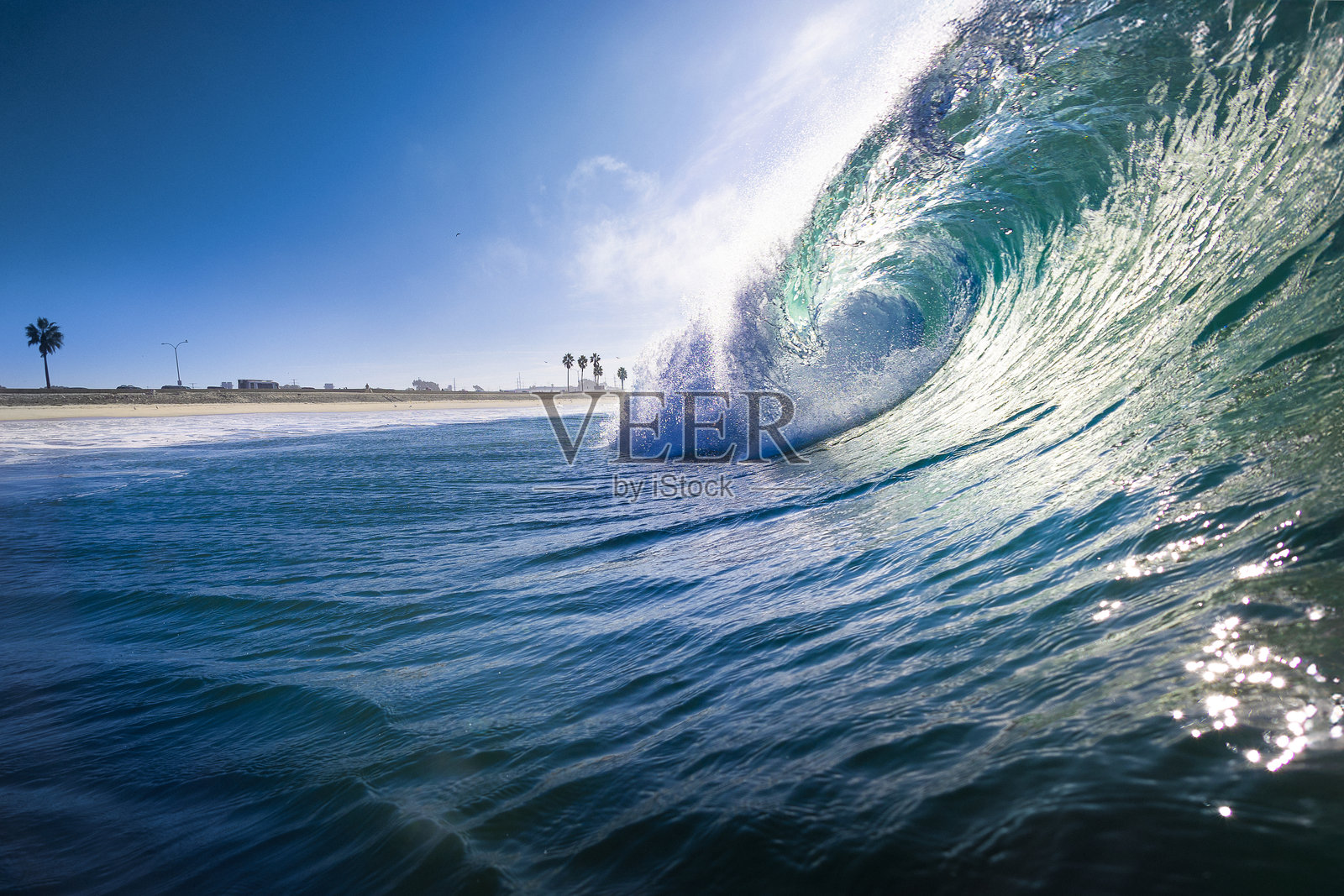 海浪破碎照片摄影图片