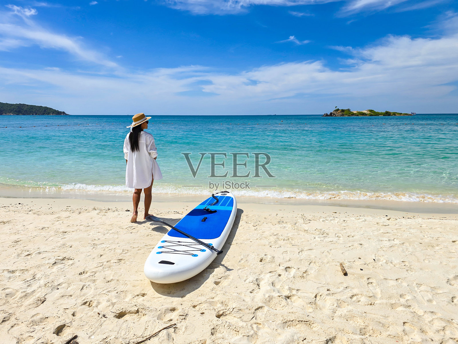 通过立式划水冒险发现萨迈山岛的原始美景照片摄影图片