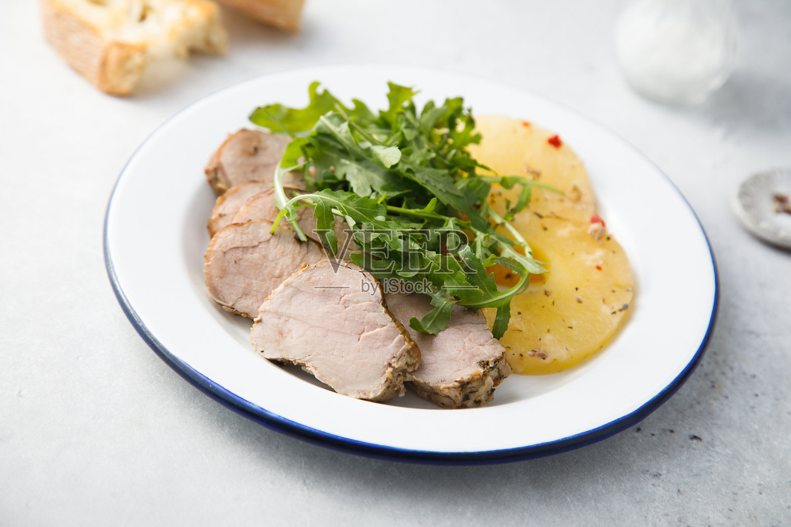 菠萝烤猪肉照片摄影图片