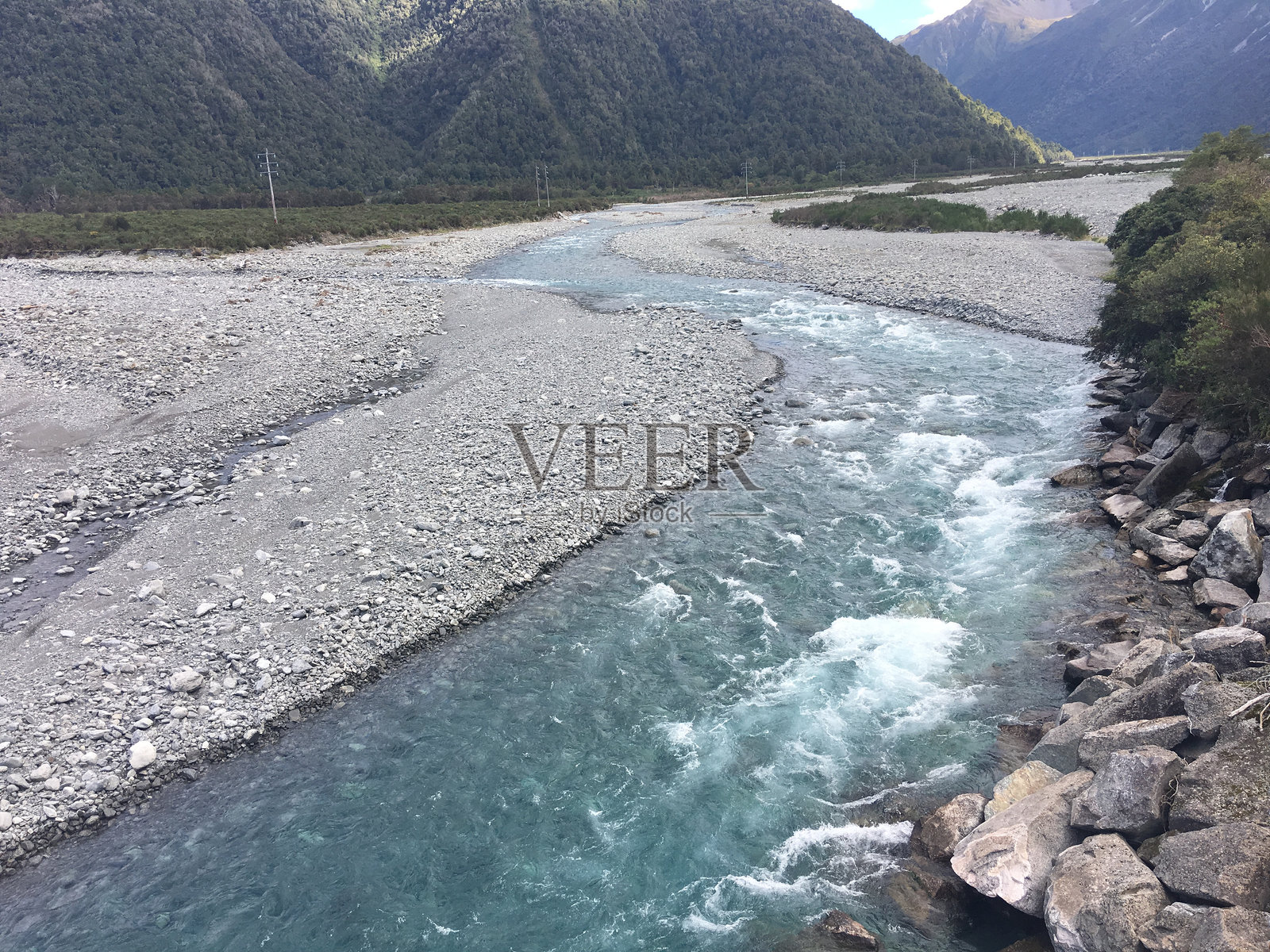 俯瞰河床和丘陵的风景照片摄影图片