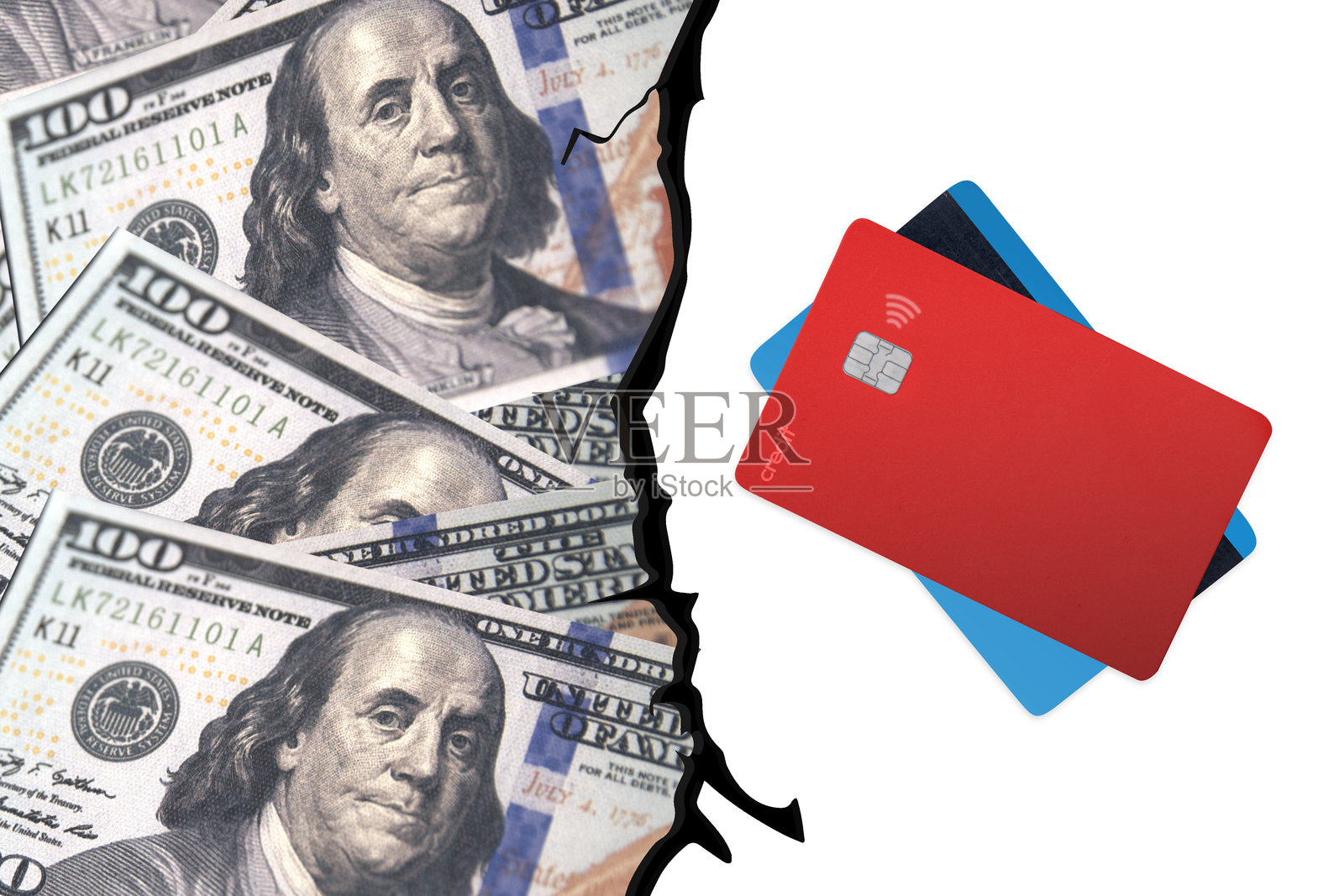 现金与信用卡概念背景。个人财务在每一侧代表现金和卡片,背景图。照片摄影图片