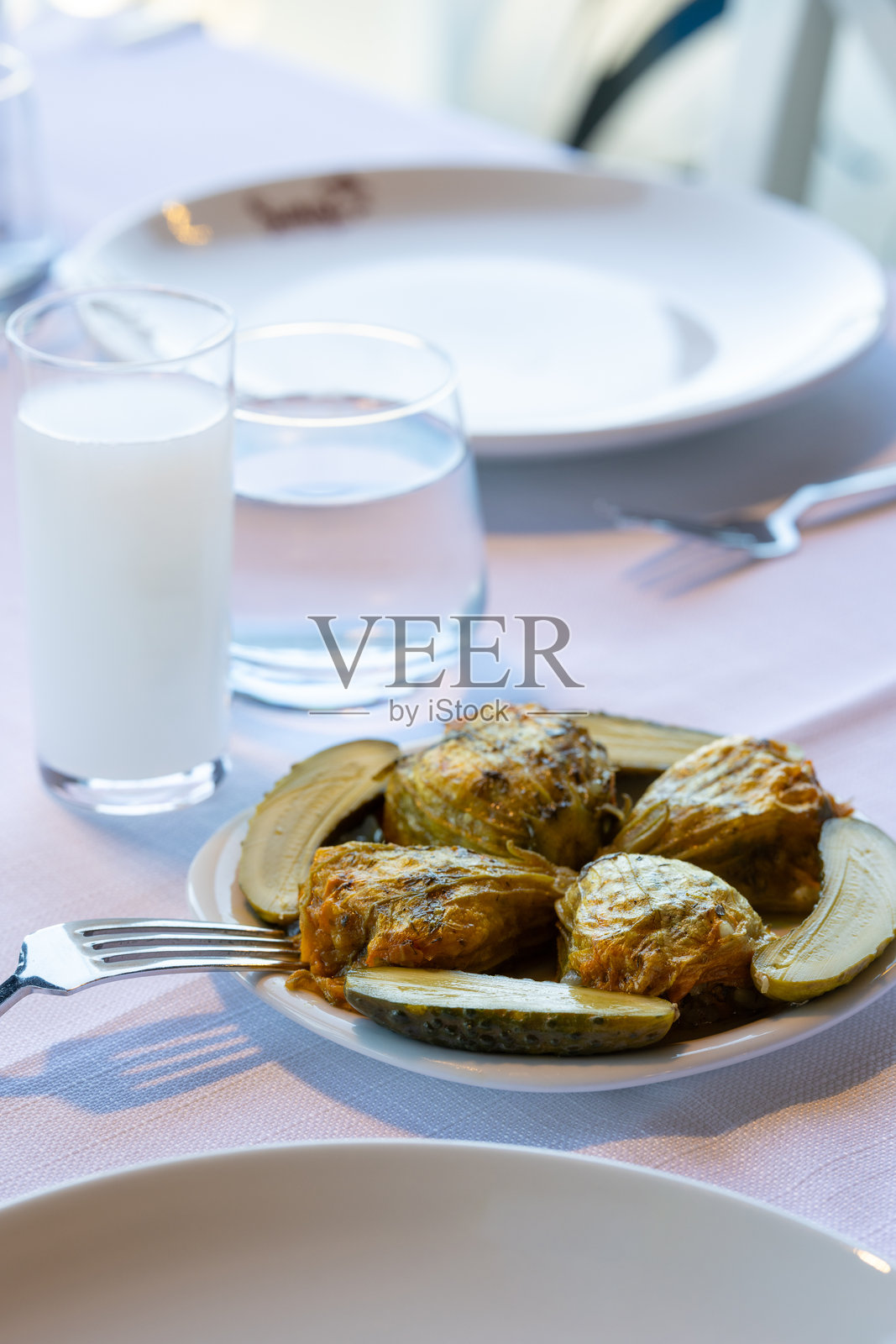 餐厅晚餐前的开胃菜照片摄影图片